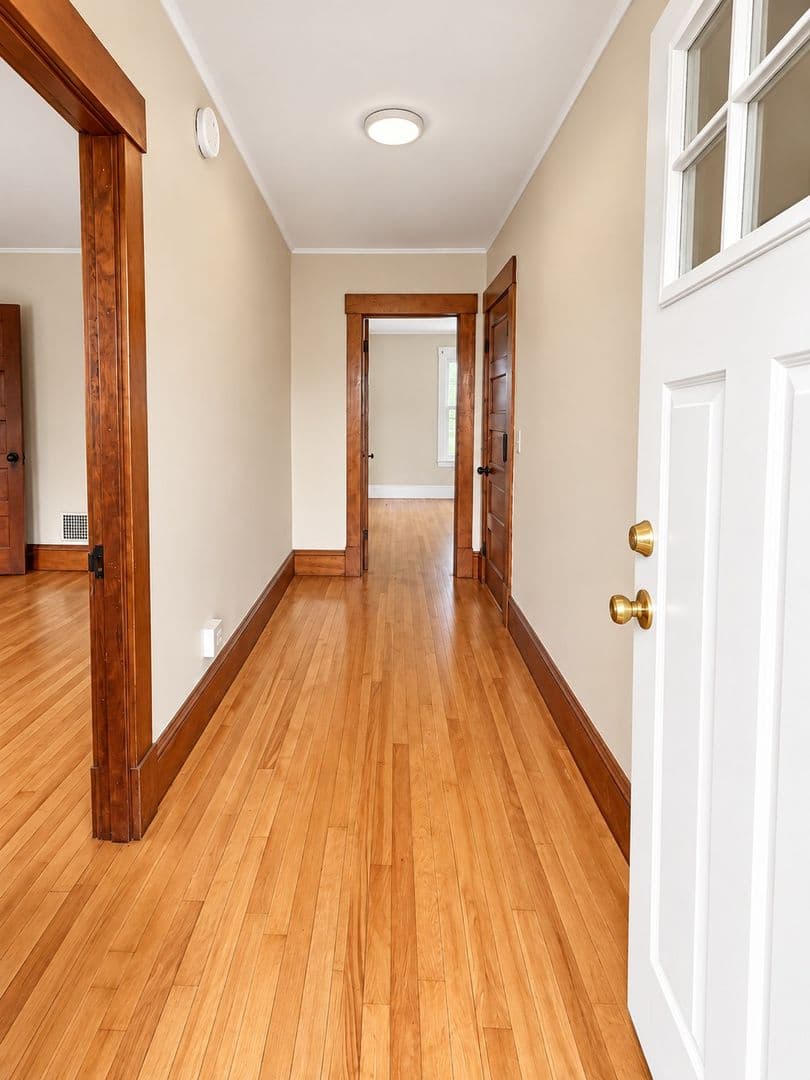 Brattleboro Apartment: 37 Clark Street