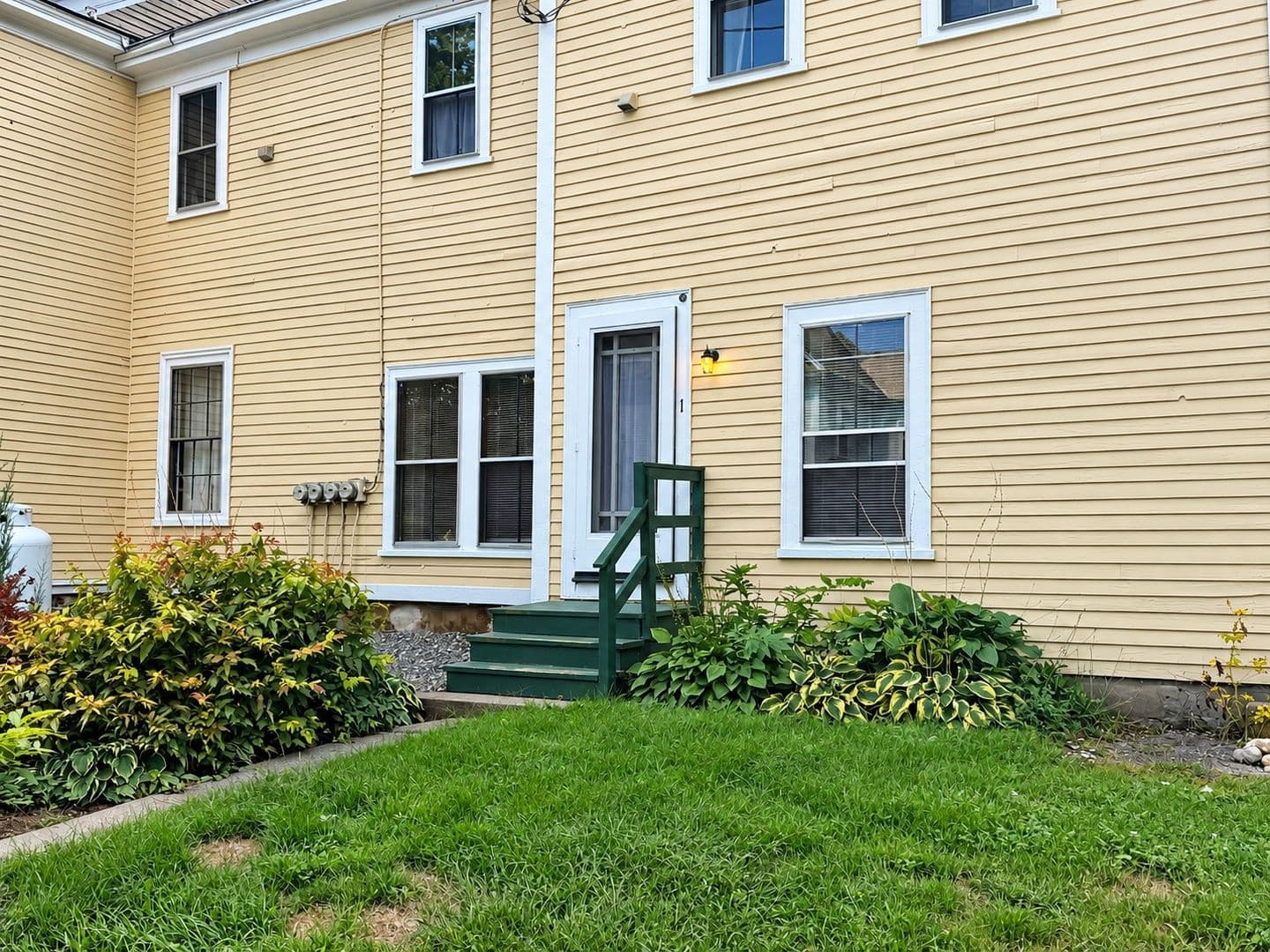 Brattleboro Apartment: 58 Oak Street