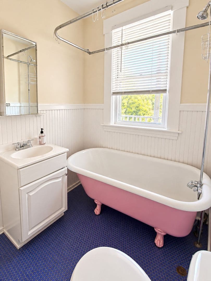 Brattleboro Apartment: 37 Clark Street