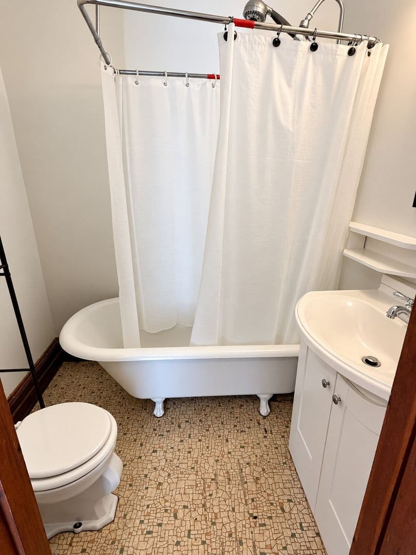 Brattleboro Apartment: 58 Oak Street