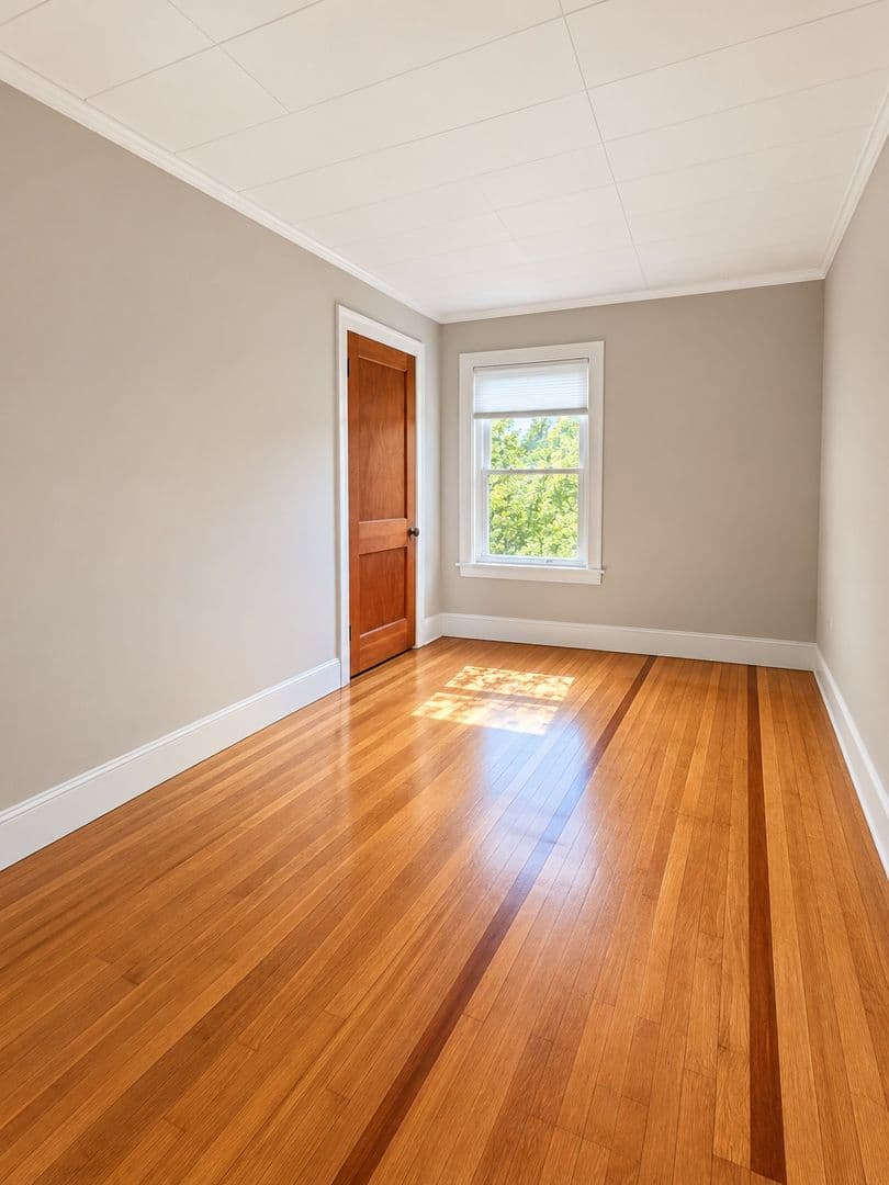 Brattleboro House: 33 Oak Grove Ave