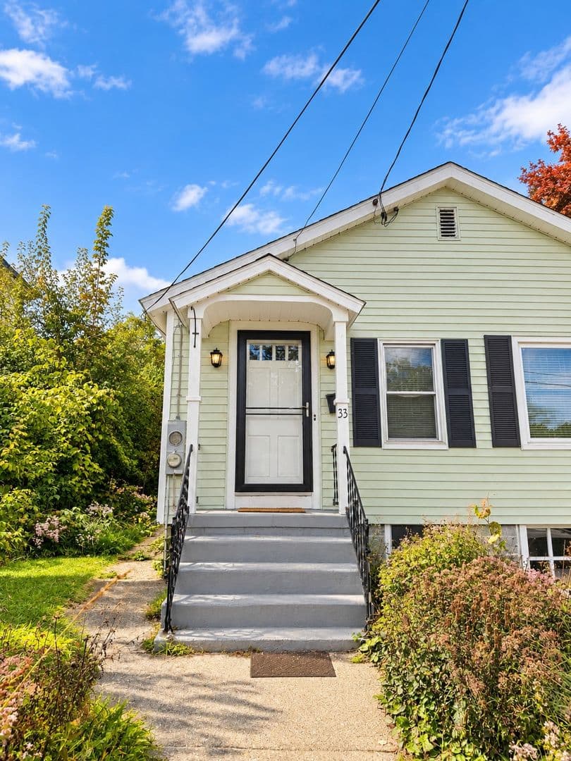 Brattleboro House: 33 Oak Grove Ave