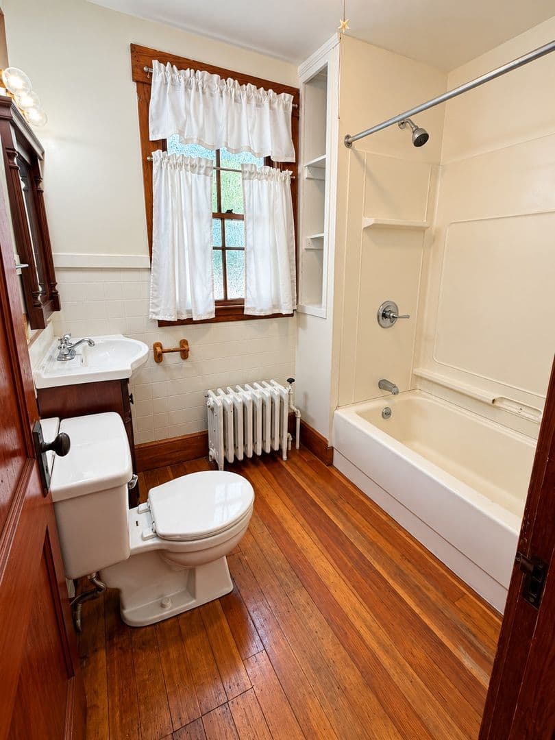 Brattleboro Apartment: 58 Oak Street