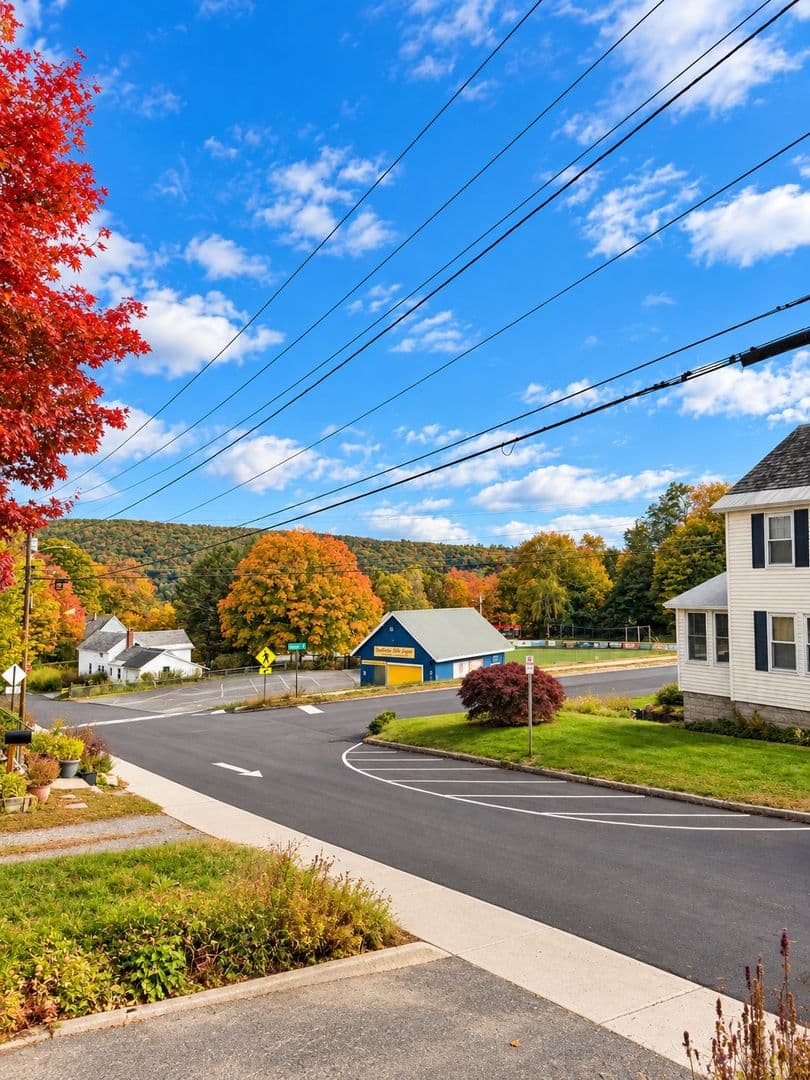Brattleboro House: 33 Oak Grove Ave