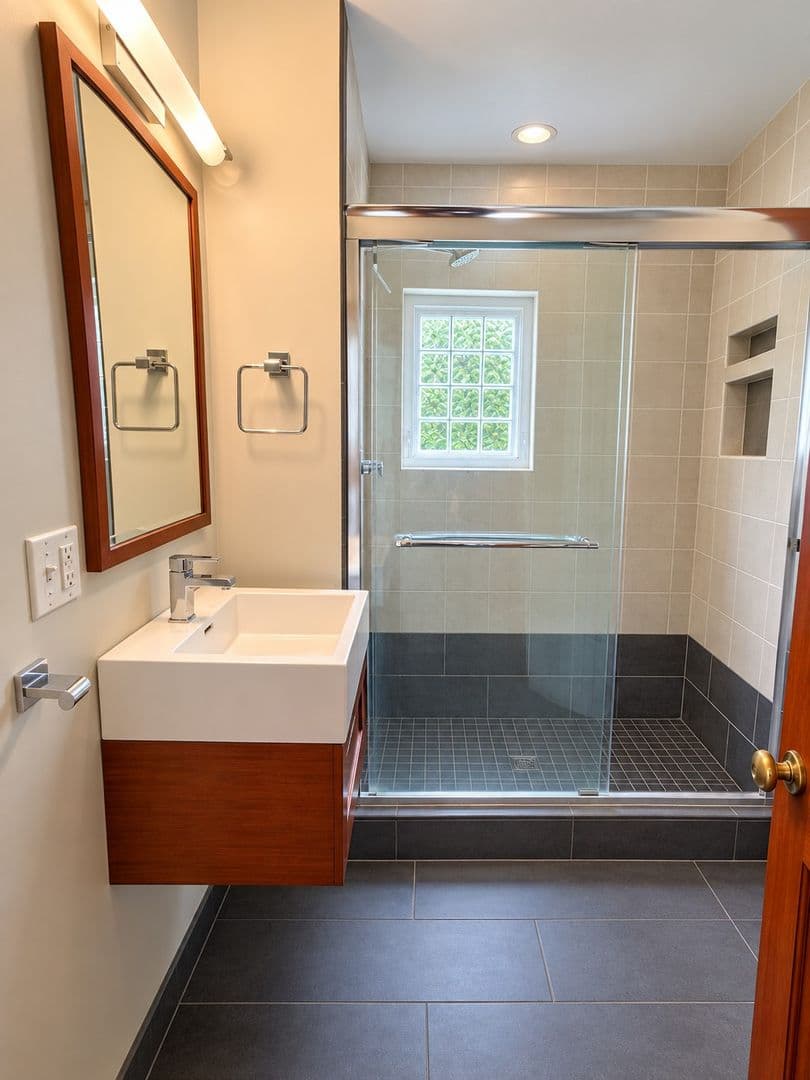 Brattleboro House: 33 Oak Grove Ave