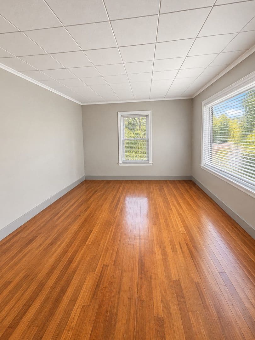 Brattleboro House: 33 Oak Grove Ave