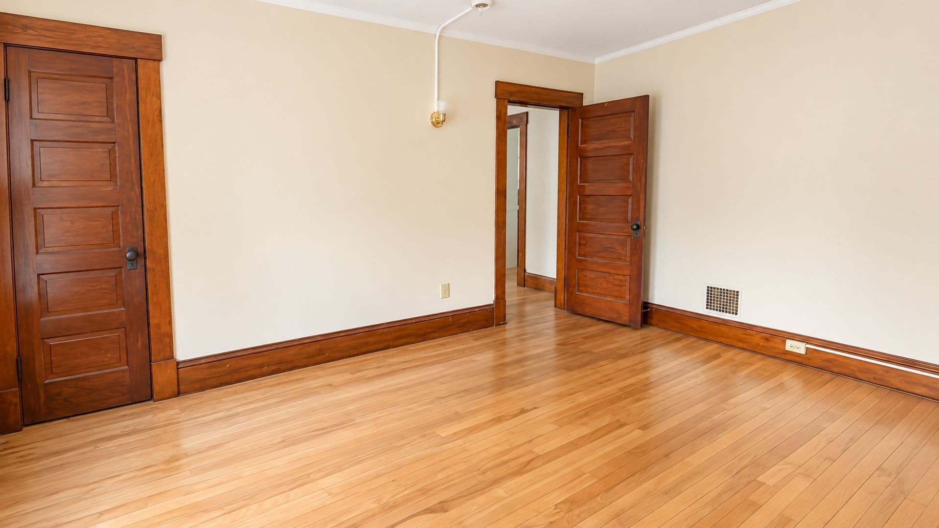 Brattleboro Apartment: 37 Clark Street