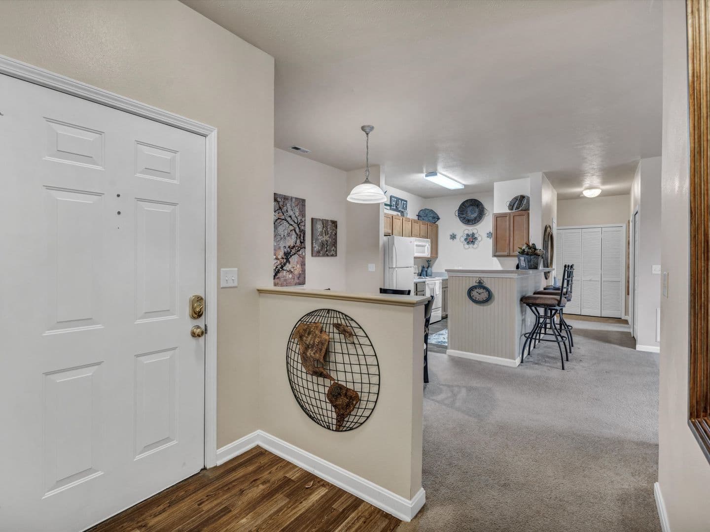 Newburgh House: 8582 Lincoln Ave