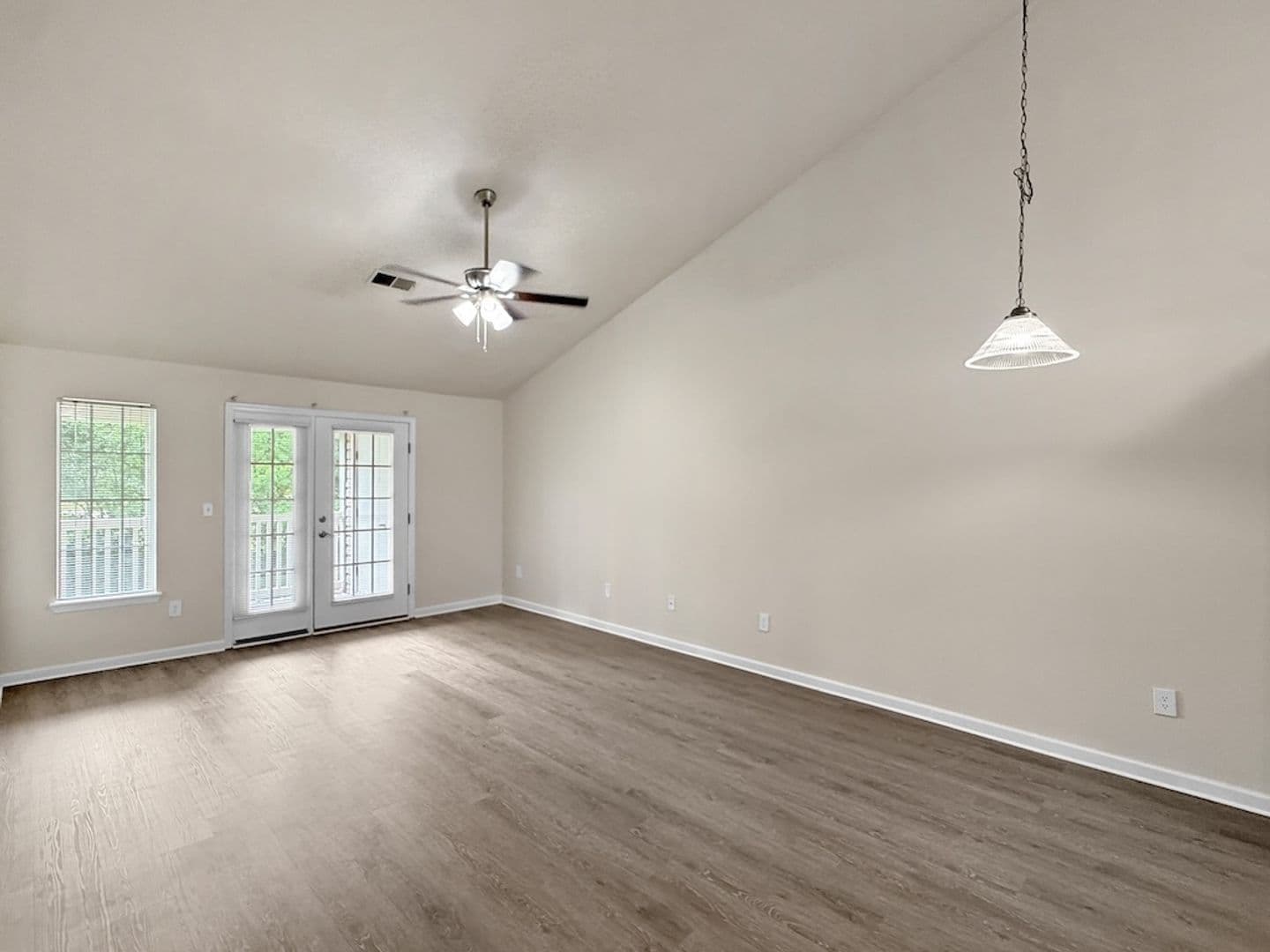 Evansville House: 705 Beachfront Dr
