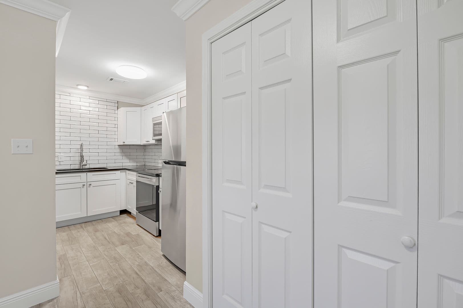Robertsdale House: 22615 Mattingly Street