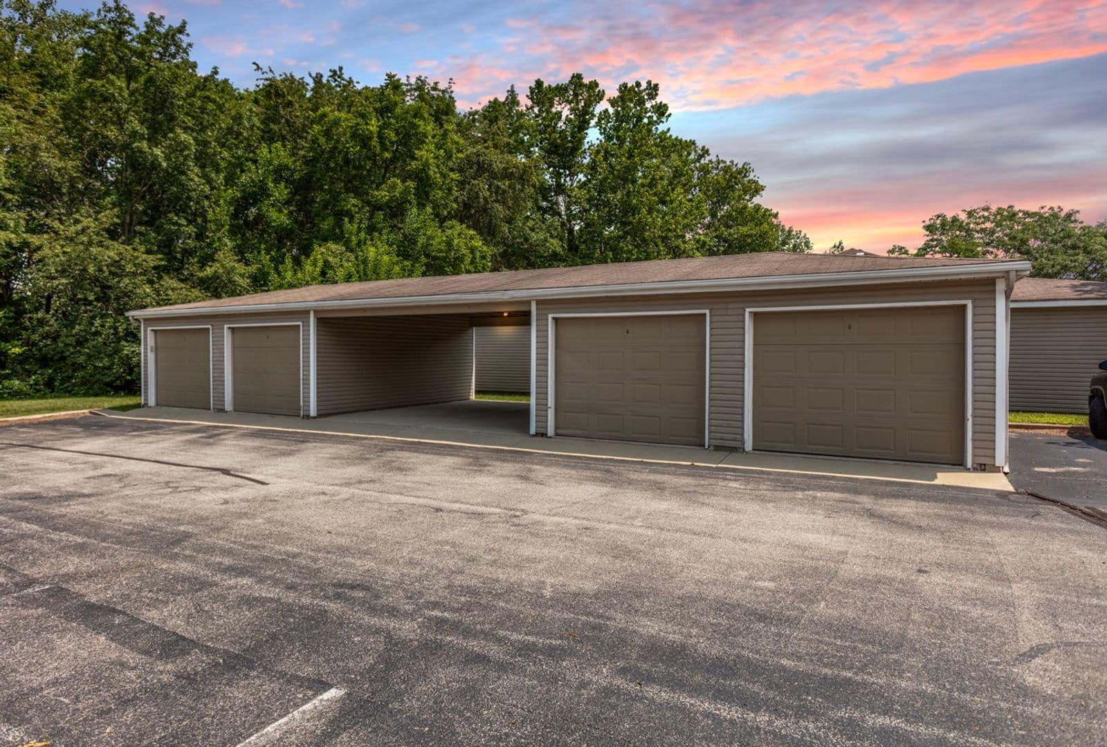 Crawfordsville House: 101 Aspen Dr