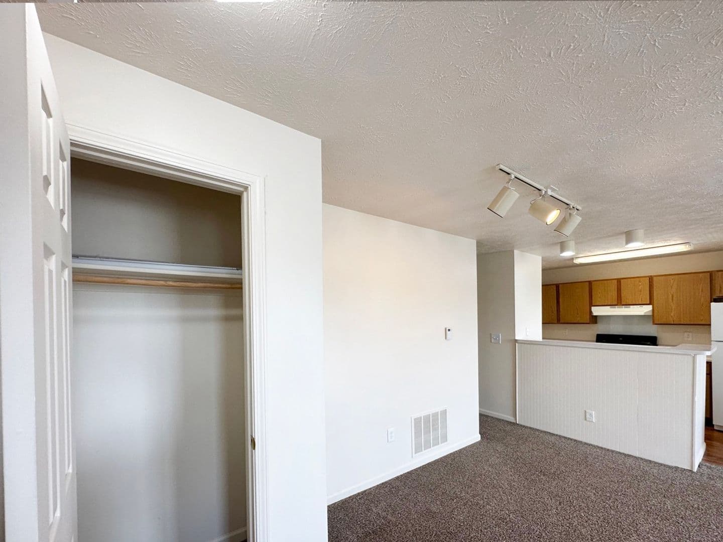 Adrian House: 174 Sand Creek Highway