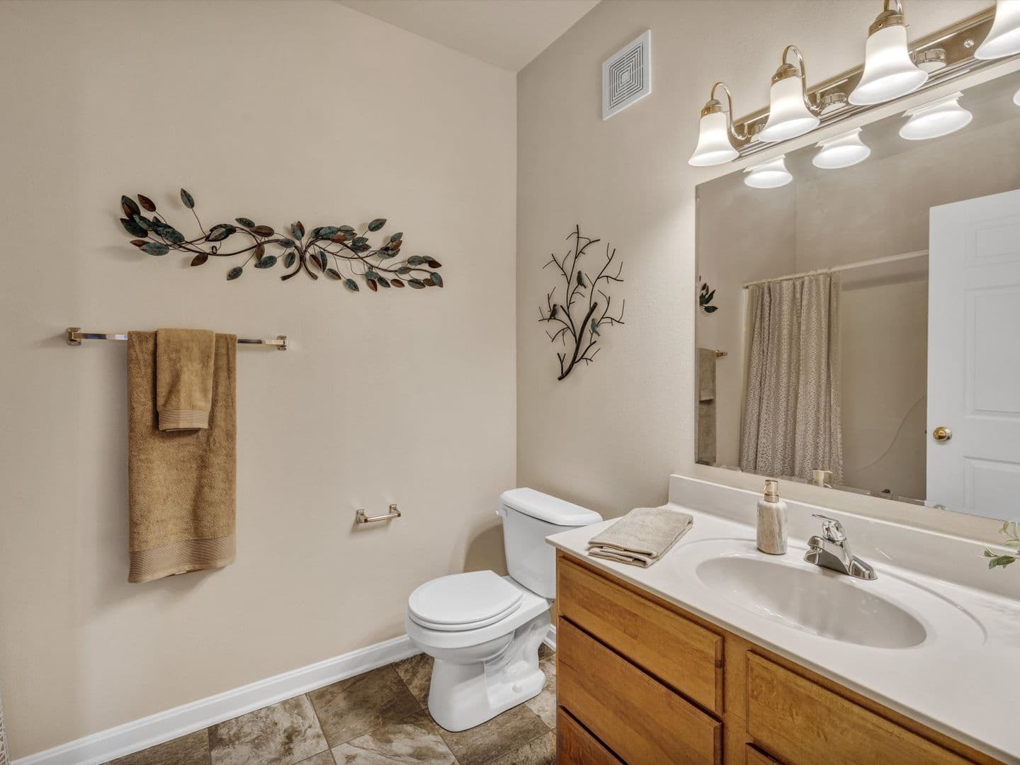 Newburgh House: 8582 Lincoln Ave