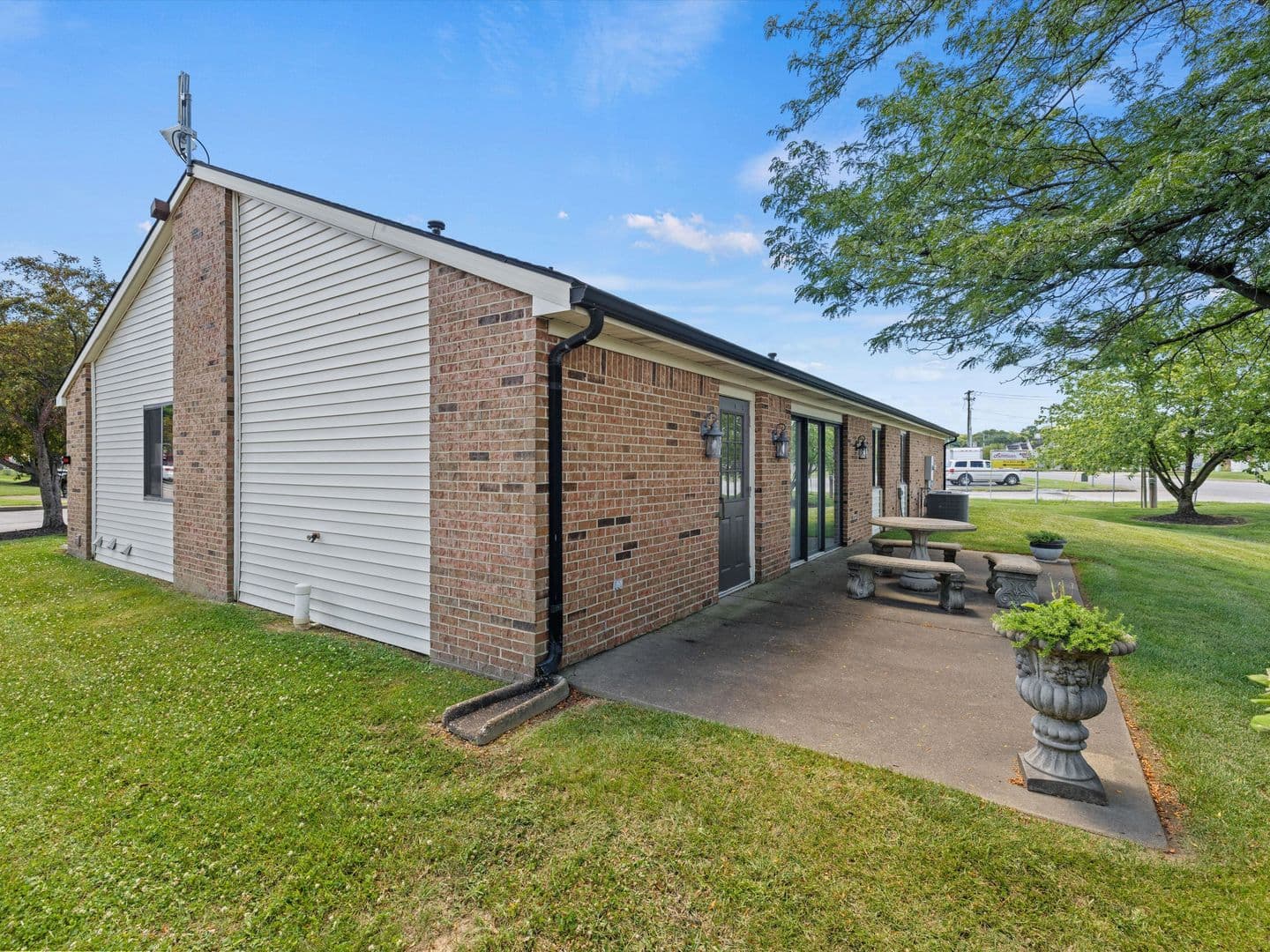 Newburgh House: 4152 Bell Road