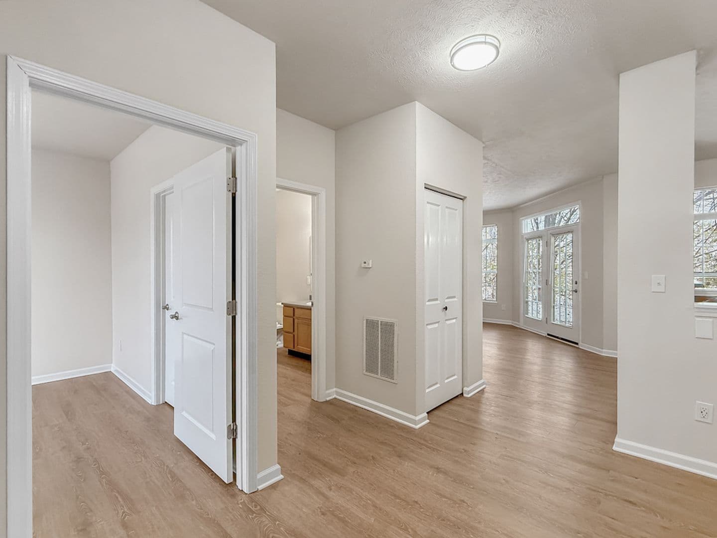 Evansville House: 702 Beachfront Dr