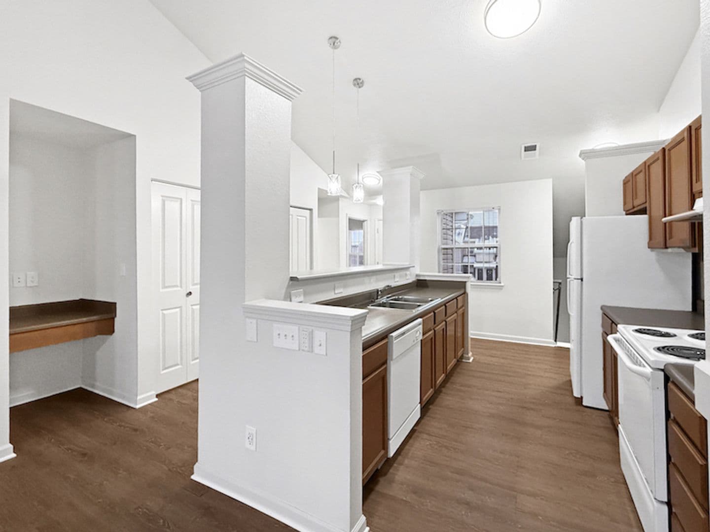 Evansville House: 400 Beachfront Drive