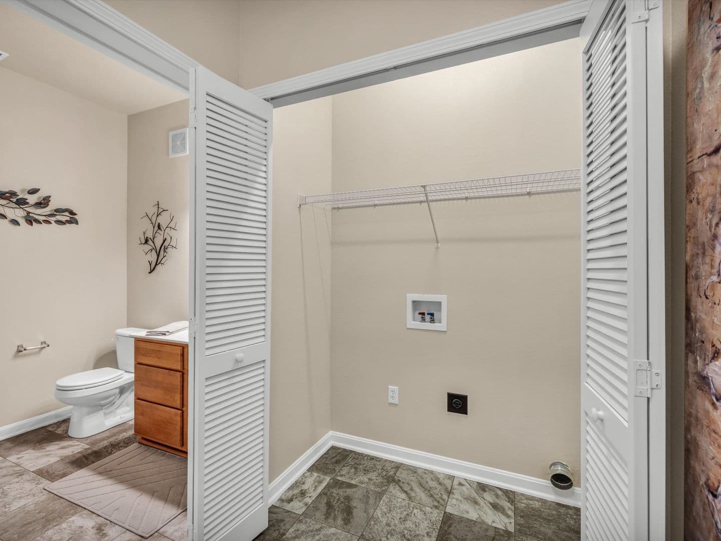 Newburgh House: 8582 Lincoln Ave