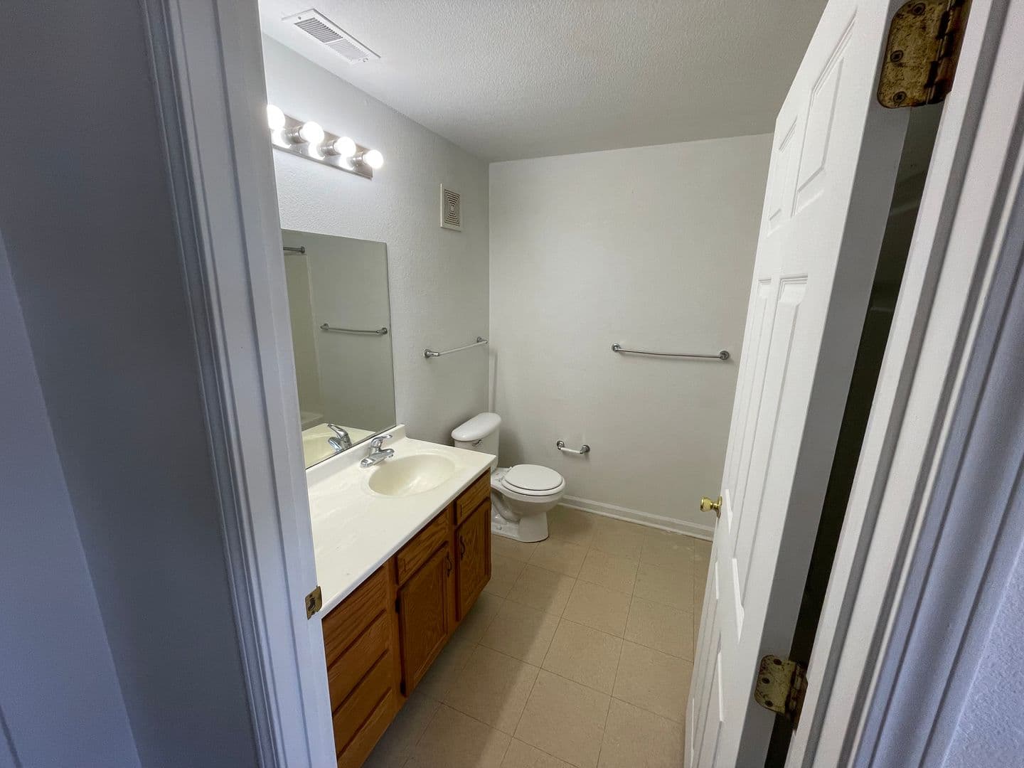 Greensburg House: 1304 E Liberty Circle