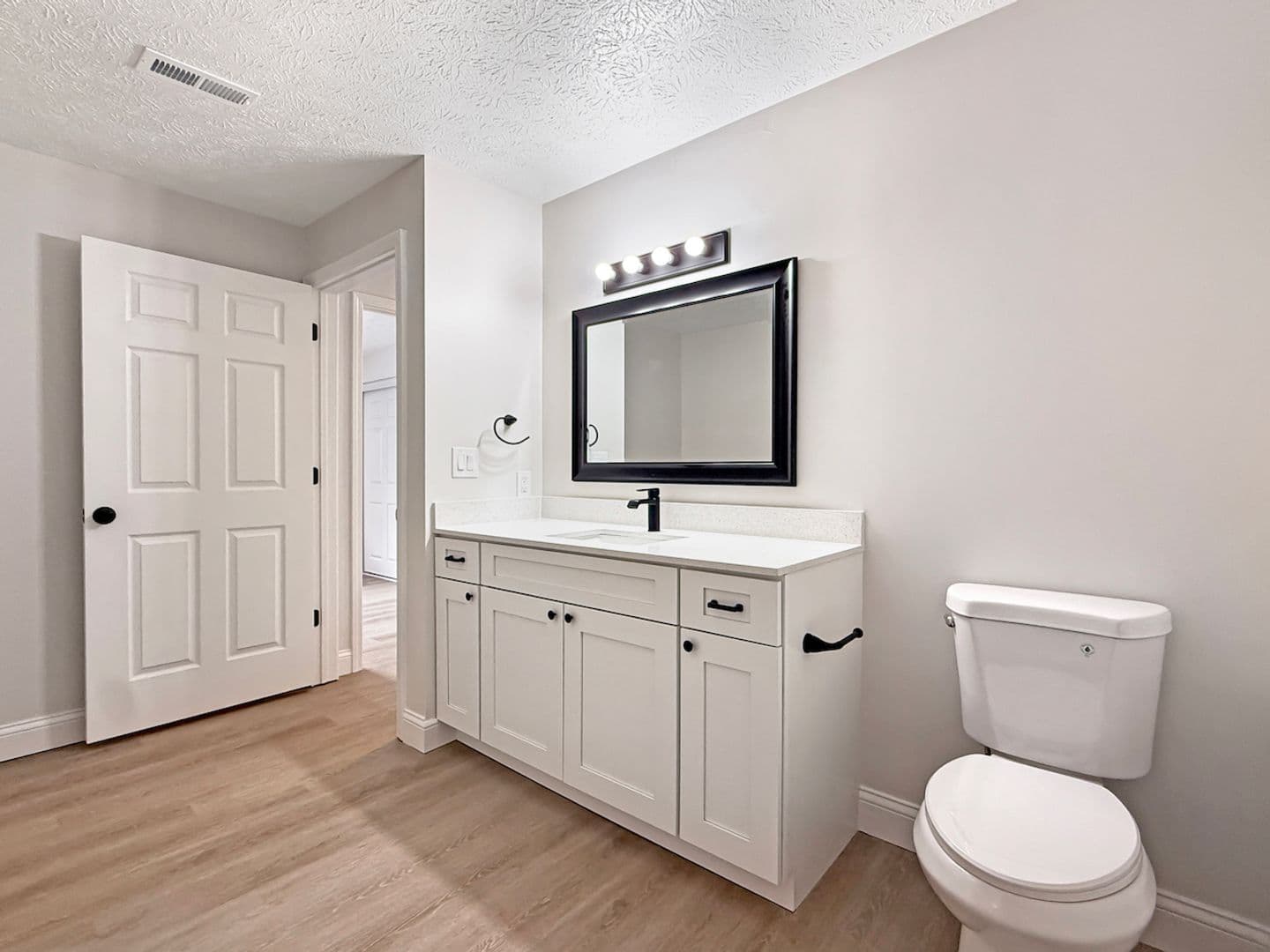 Newburgh House: 4152 Bell Road