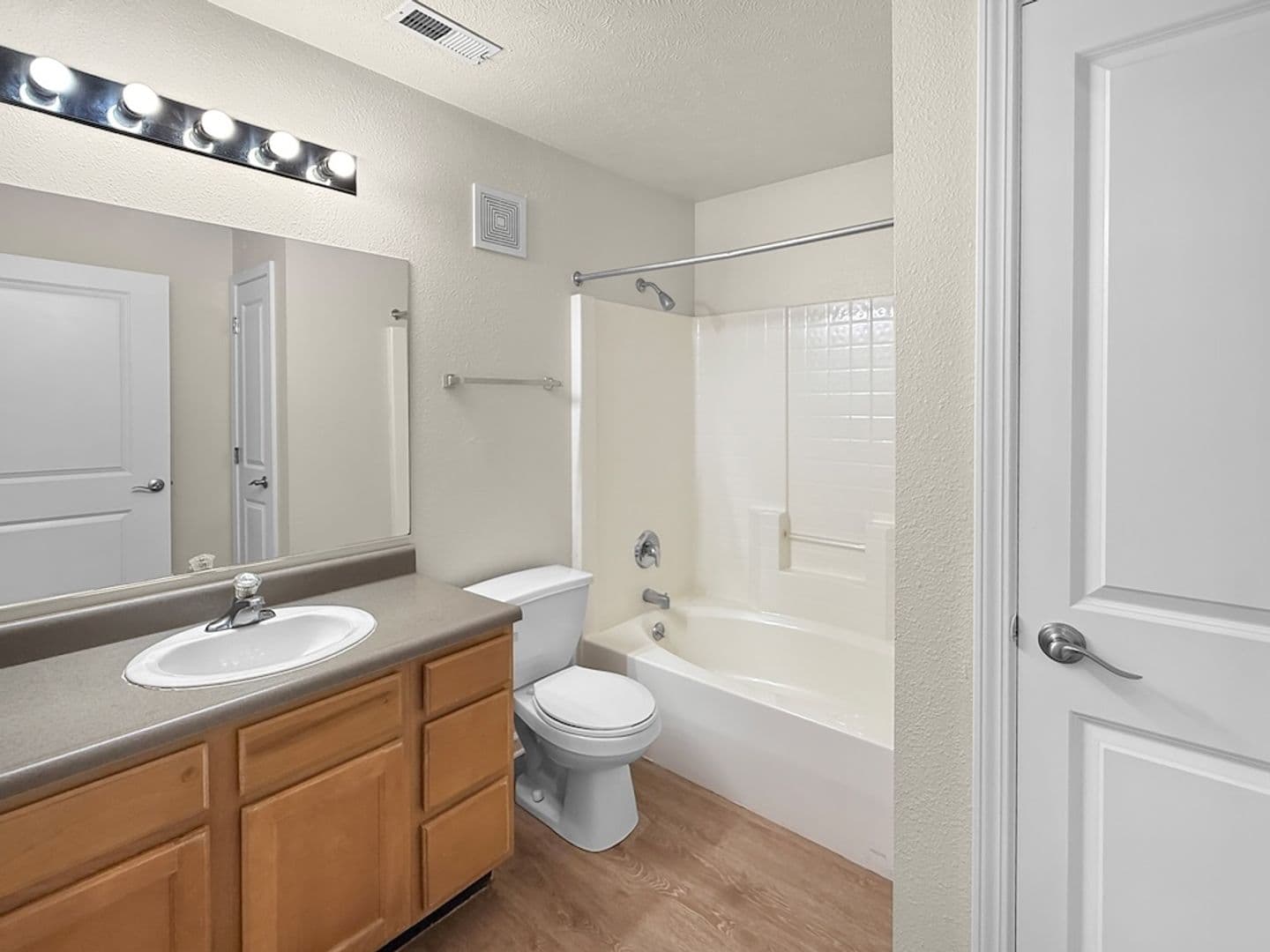 Evansville House: 705 Beachfront Dr
