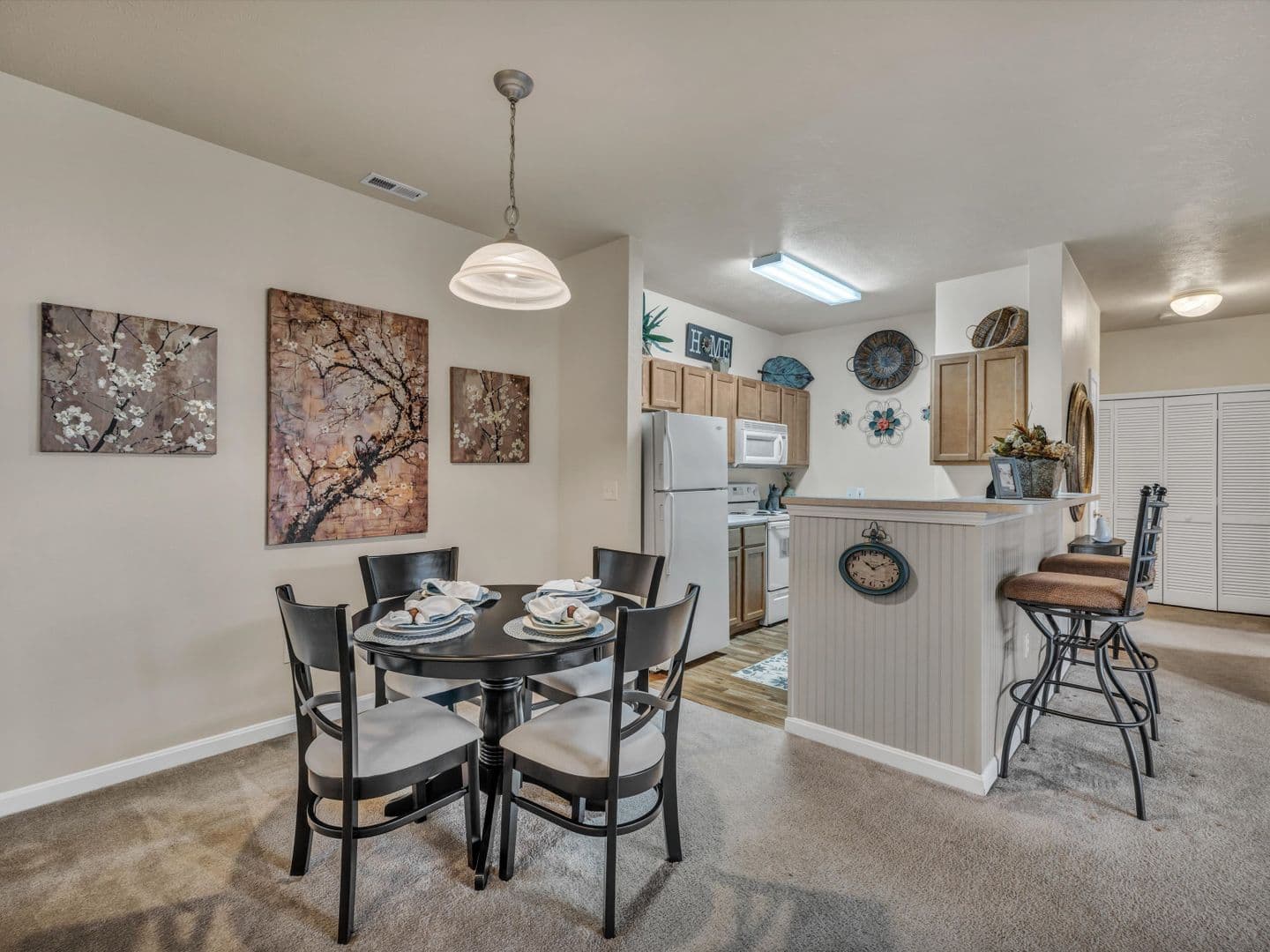 Newburgh House: 8582 Lincoln Ave