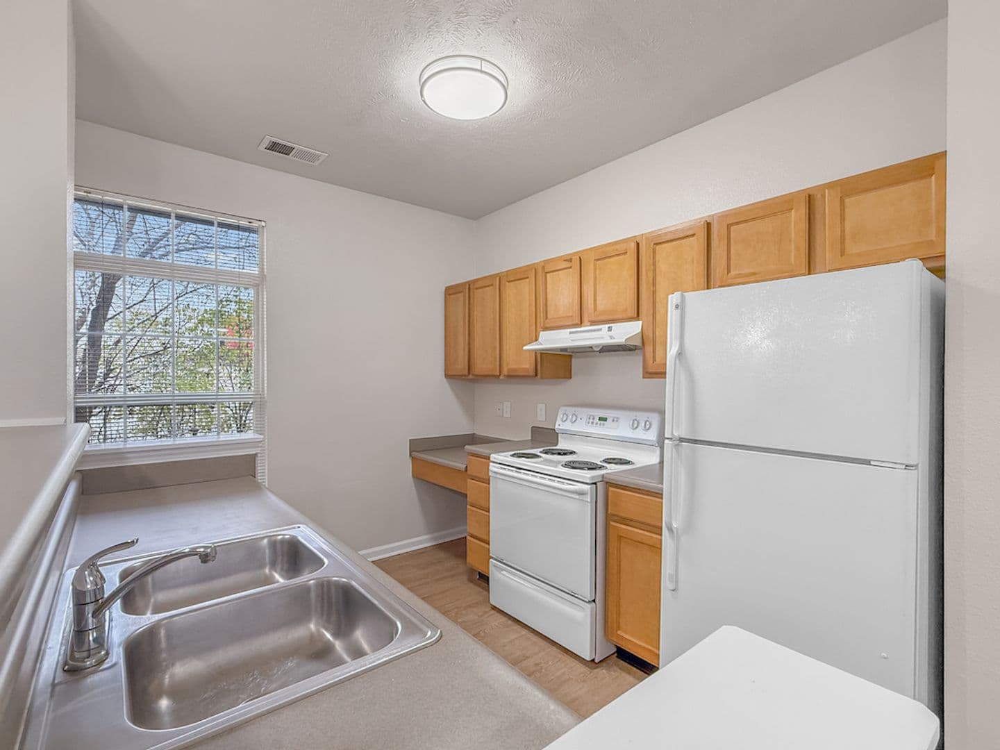 Evansville House: 702 Beachfront Dr