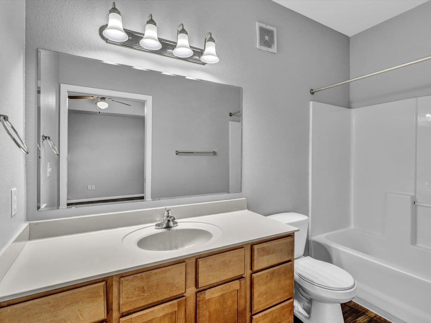 Newburgh House: 8584 Lincoln Ave