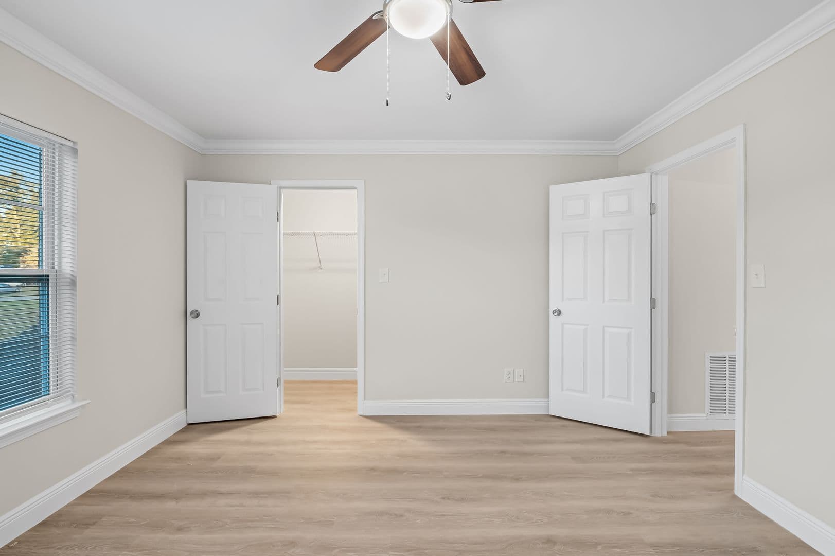 Robertsdale House: 22613 Mattingly Street