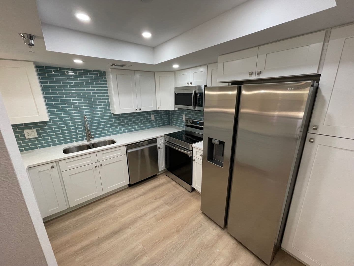 Osprey Apartment: 2090 S Tamiami Tr
