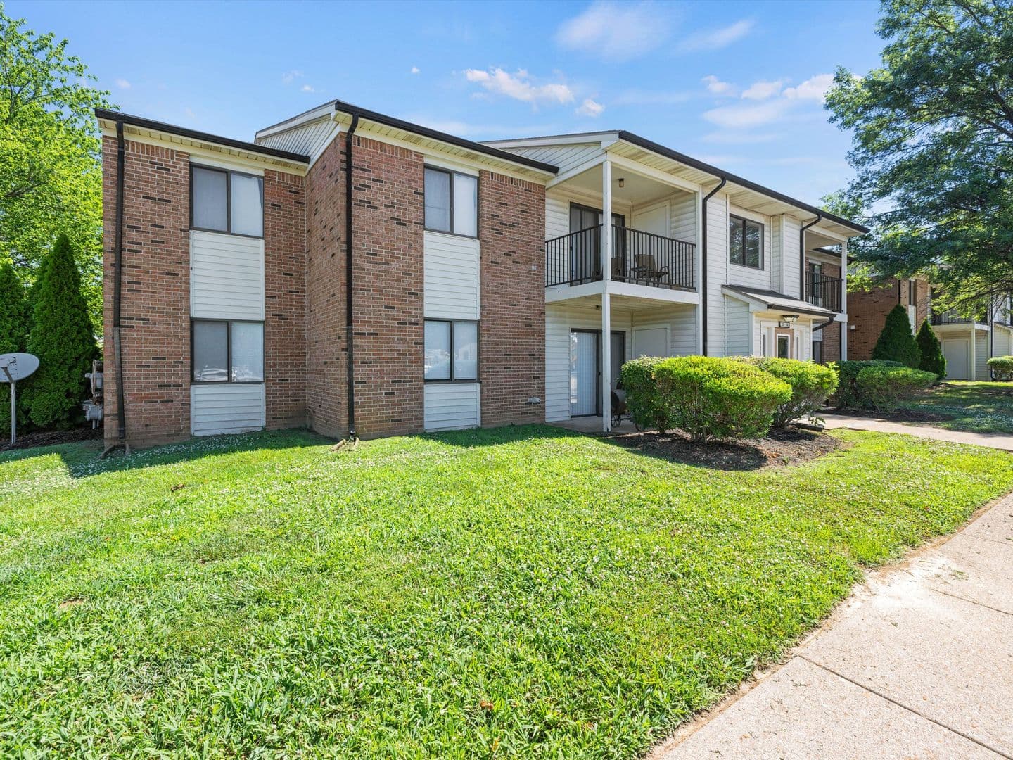 Greensburg House: 2193 Broadway Street