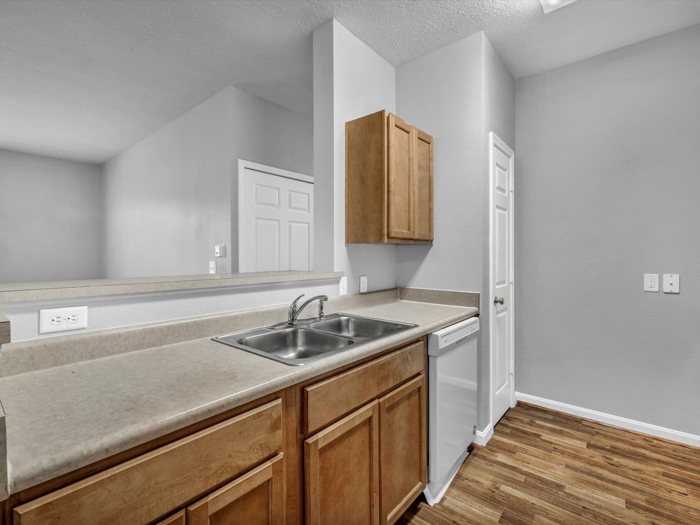 Newburgh House: 8584 Lincoln Ave