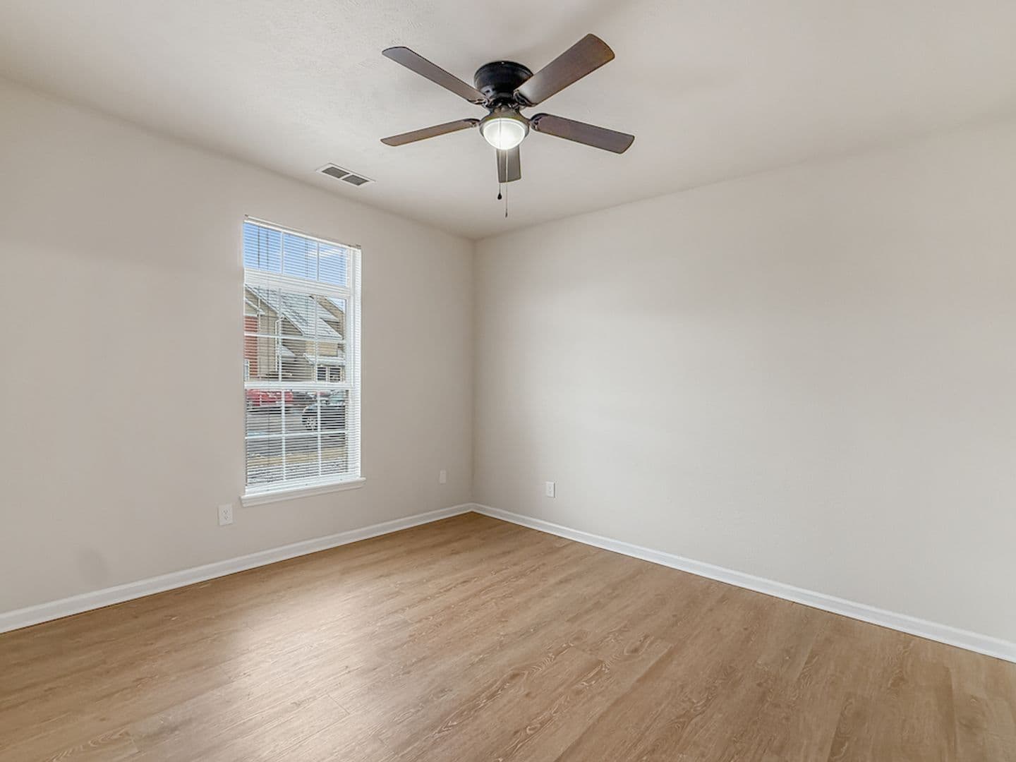 Evansville House: 702 Beachfront Dr