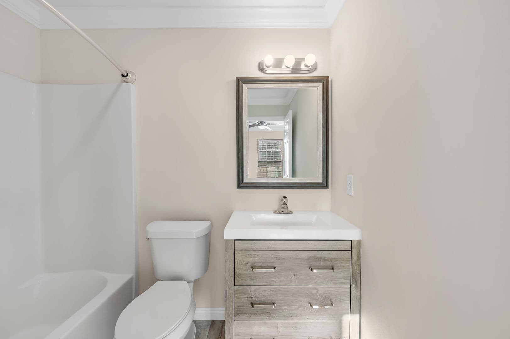 Robertsdale House: 22615 Mattingly Street