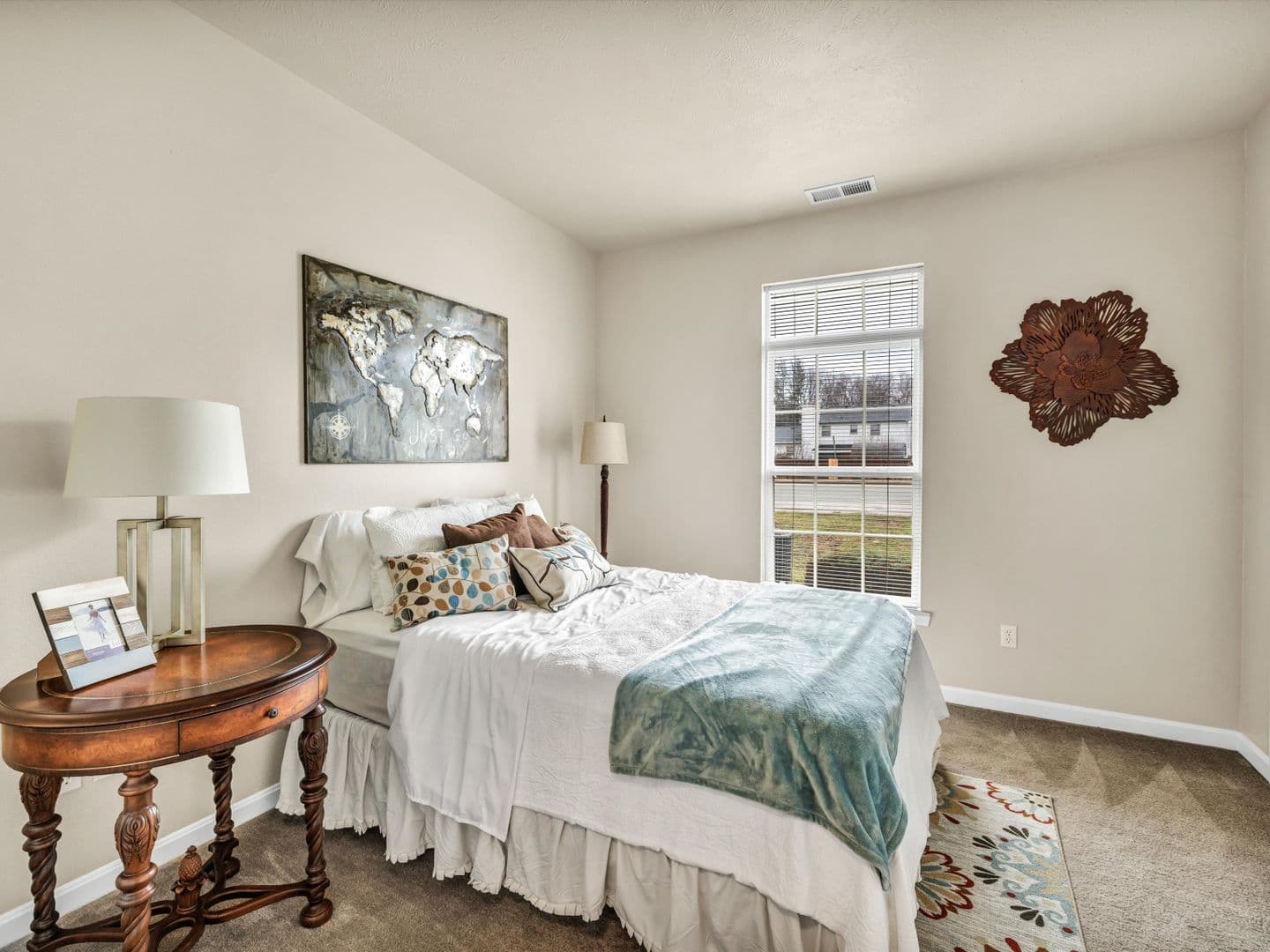 Newburgh House: 8582 Lincoln Ave