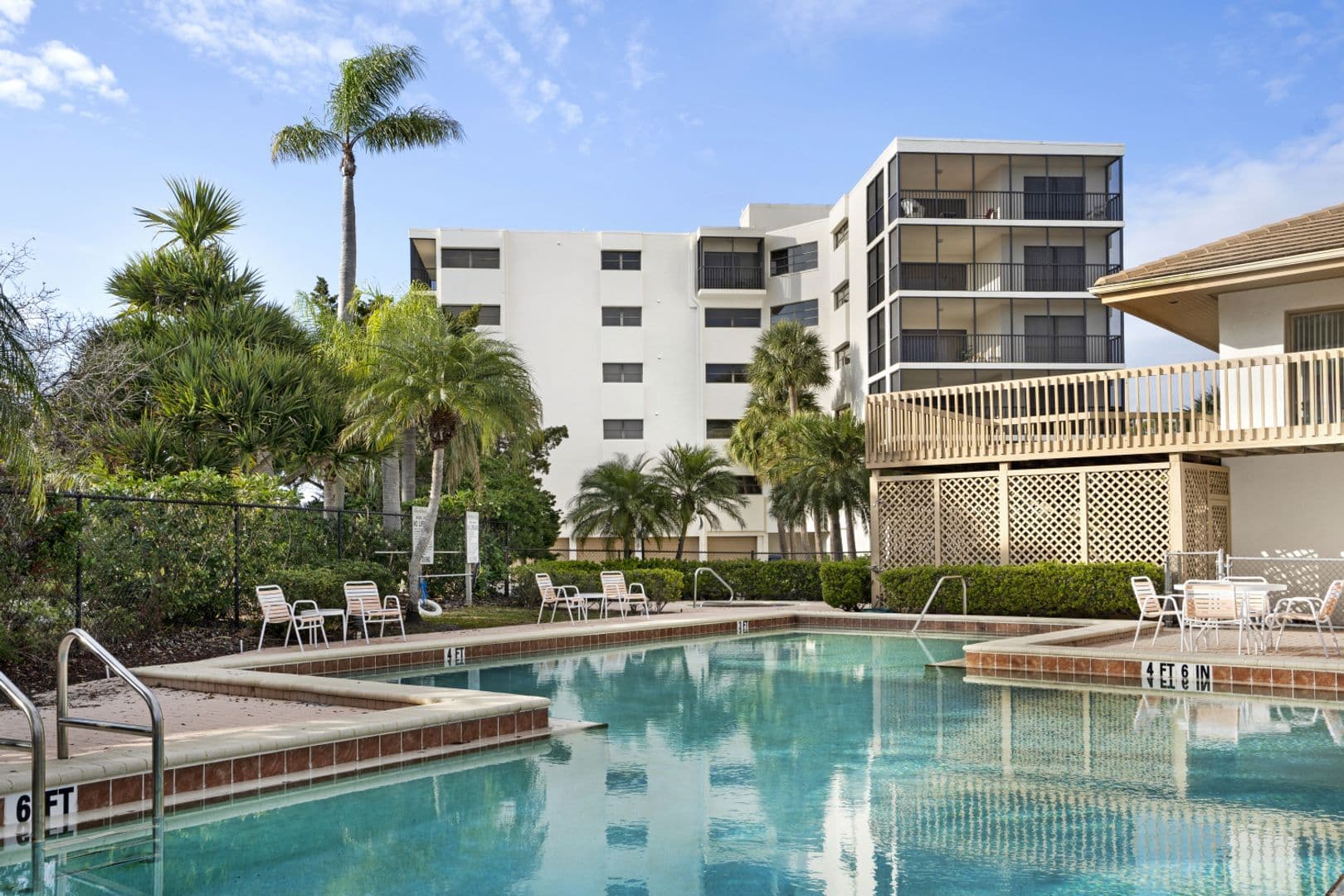 Osprey Apartment: 2090 S Tamiami Tr