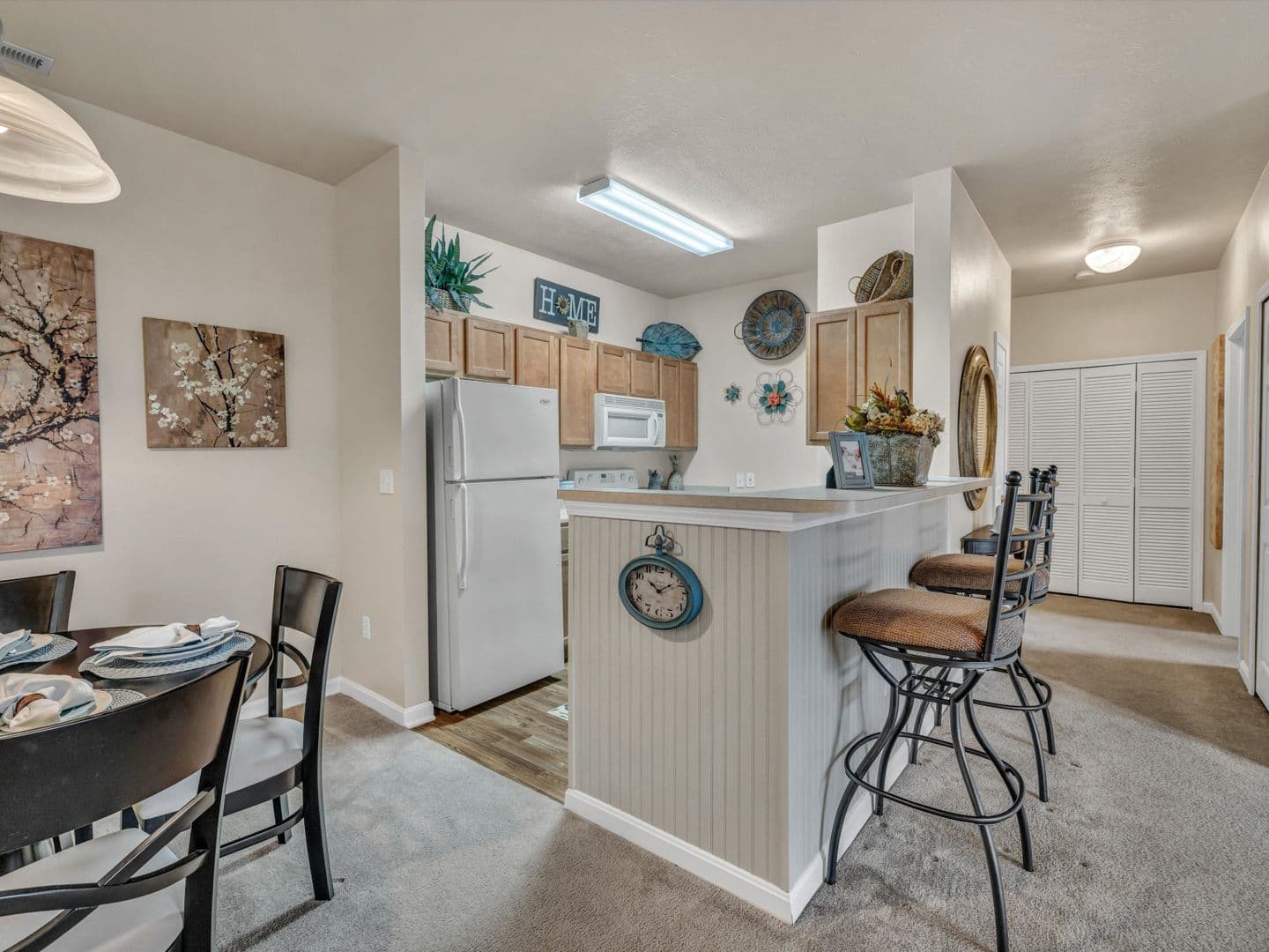 Newburgh House: 8582 Lincoln Ave