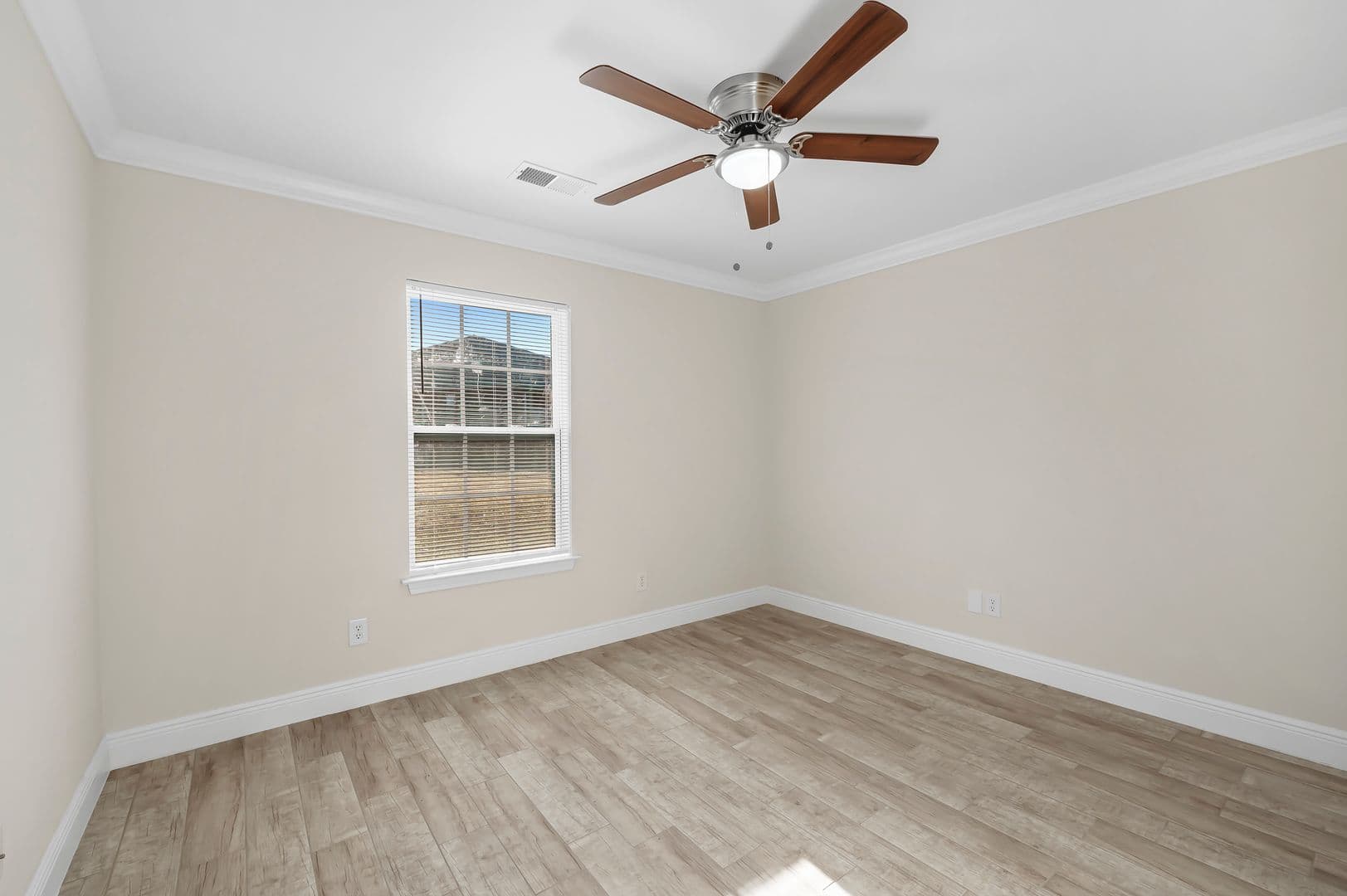 Robertsdale House: 22615 Mattingly Street