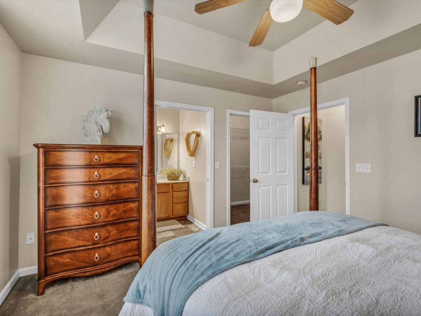Newburgh House: 8582 Lincoln Ave