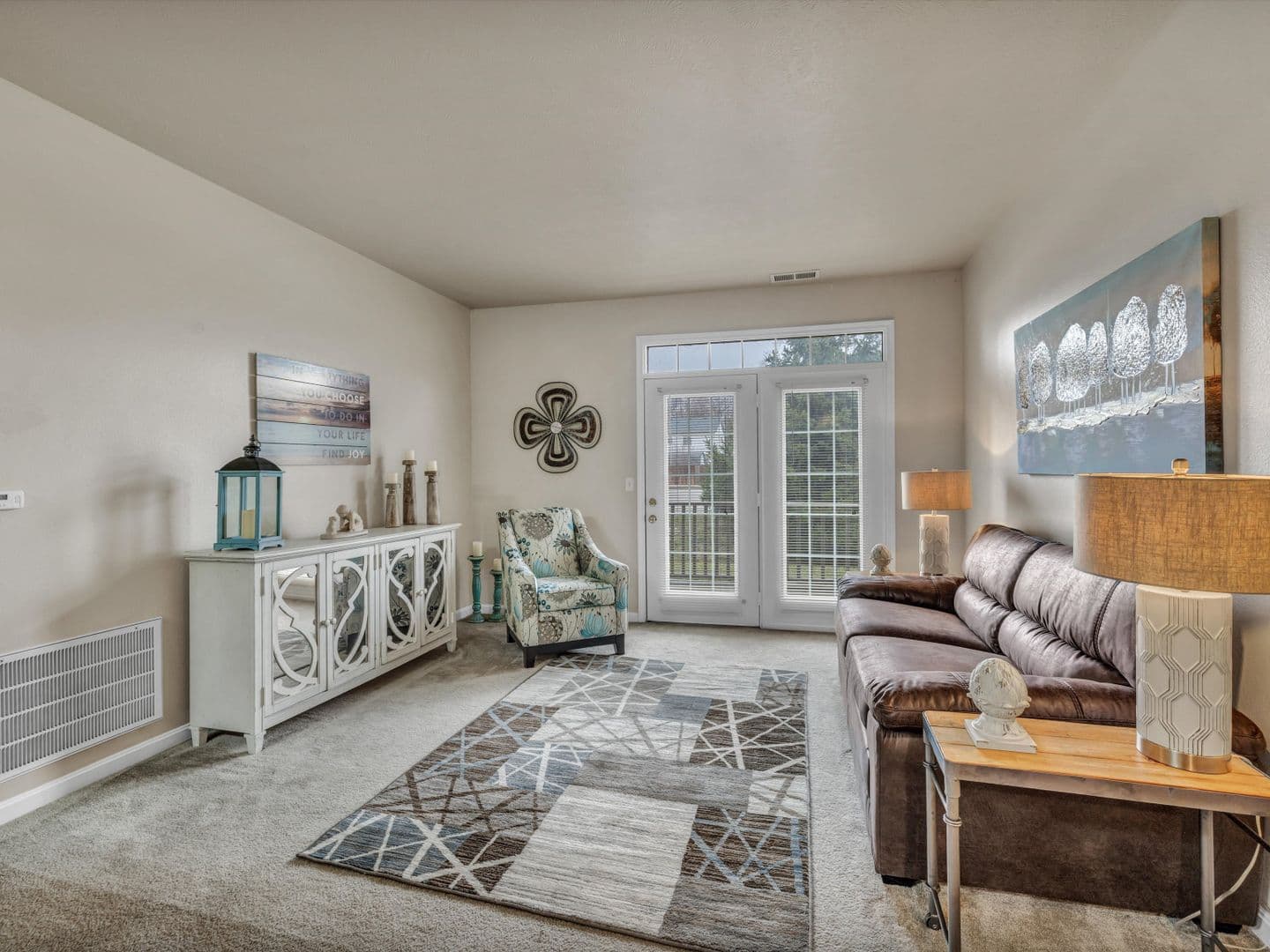 Newburgh House: 8582 Lincoln Ave