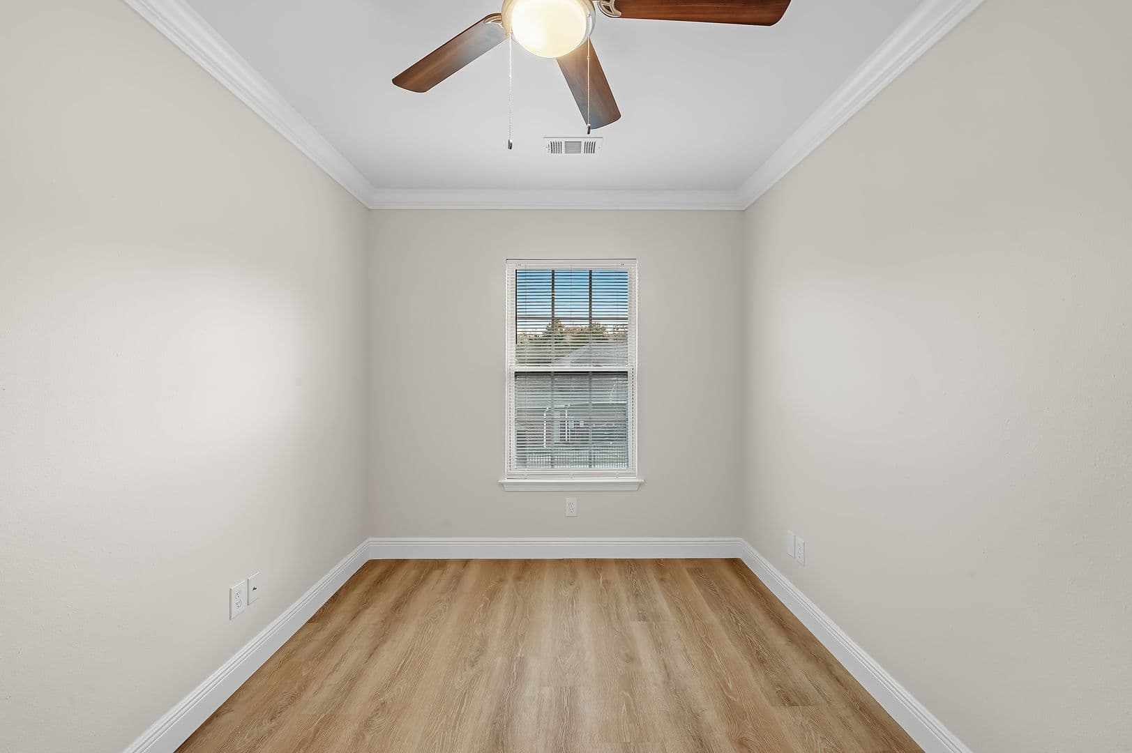 Robertsdale House: 22613 Mattingly Street