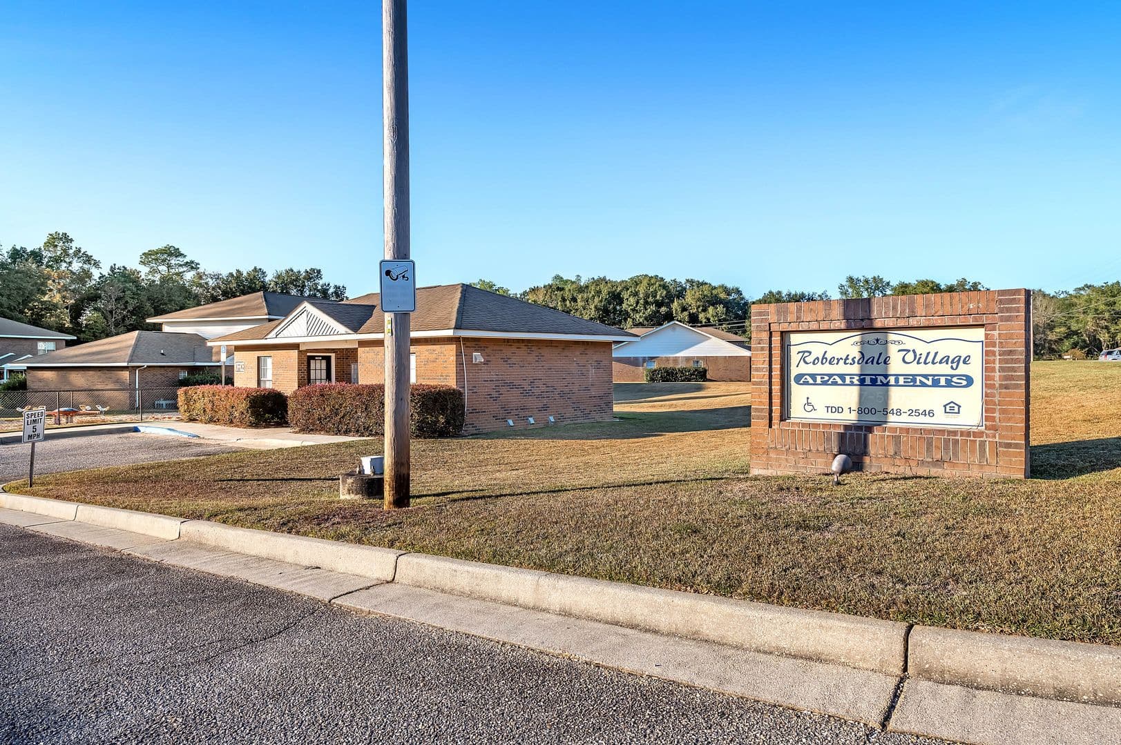 Robertsdale House: 22611 Mattingly Street