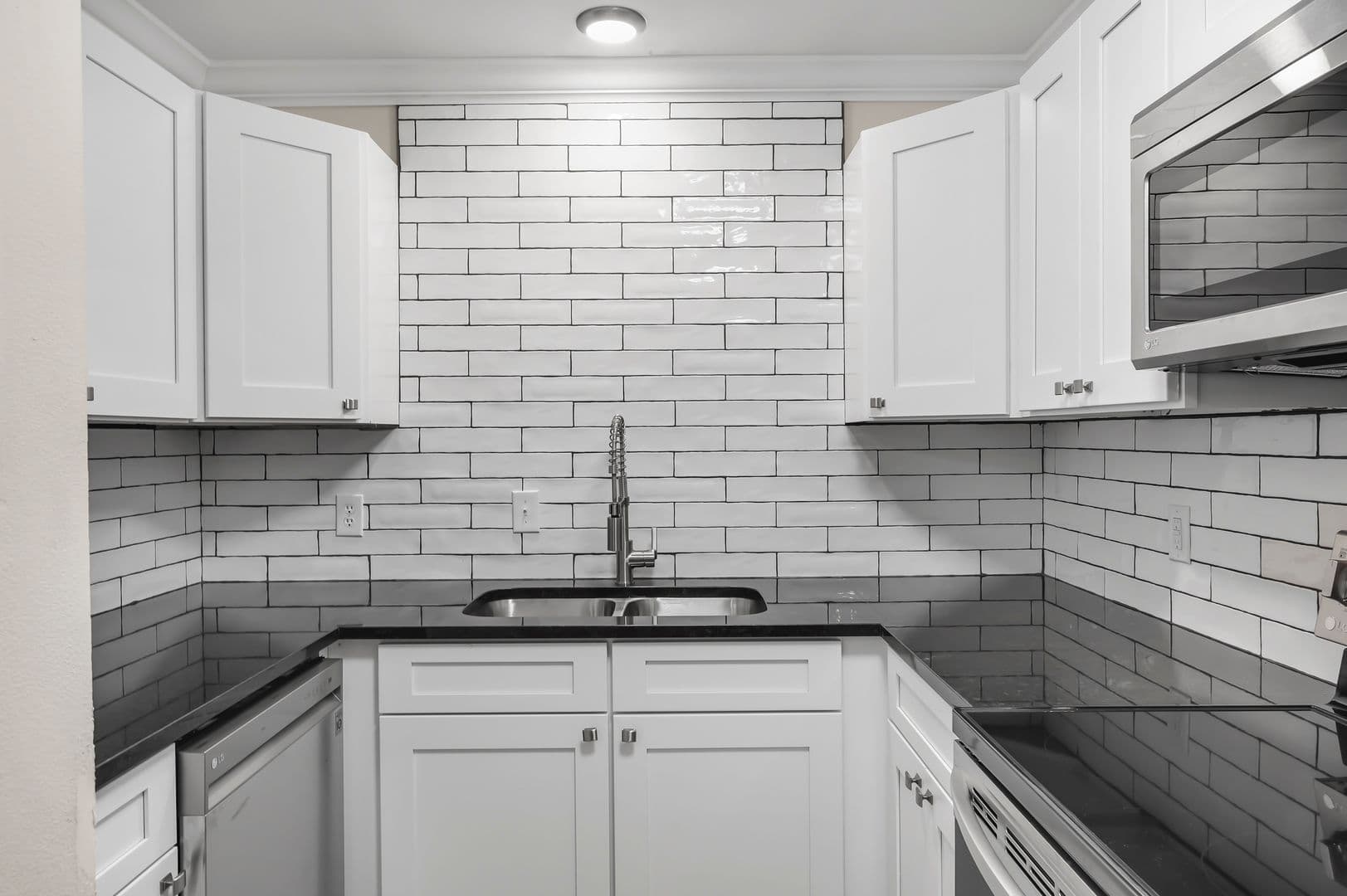 Robertsdale House: 22615 Mattingly Street