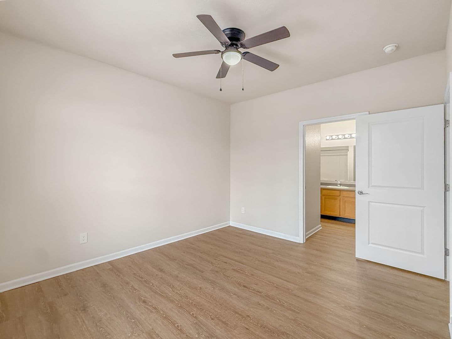 Evansville House: 702 Beachfront Dr