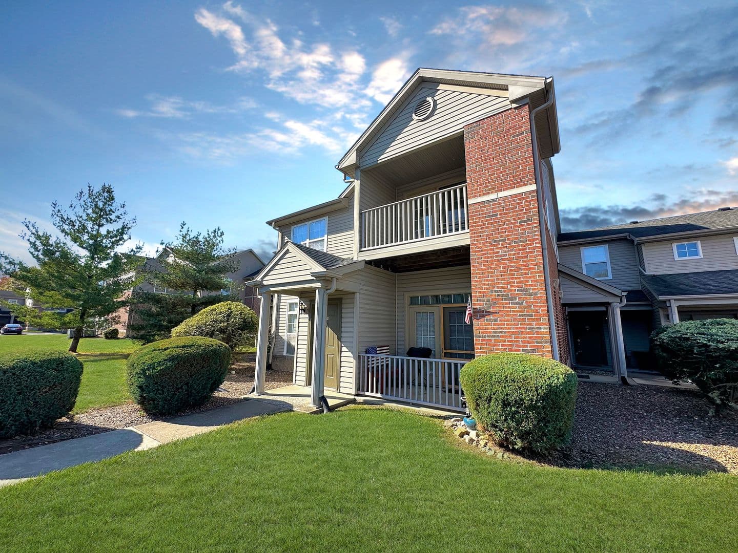Newburgh House: 8584 Lincoln Ave