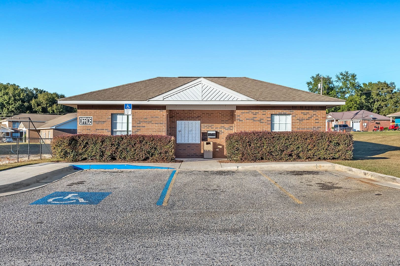 Robertsdale House: 22613 Mattingly Street