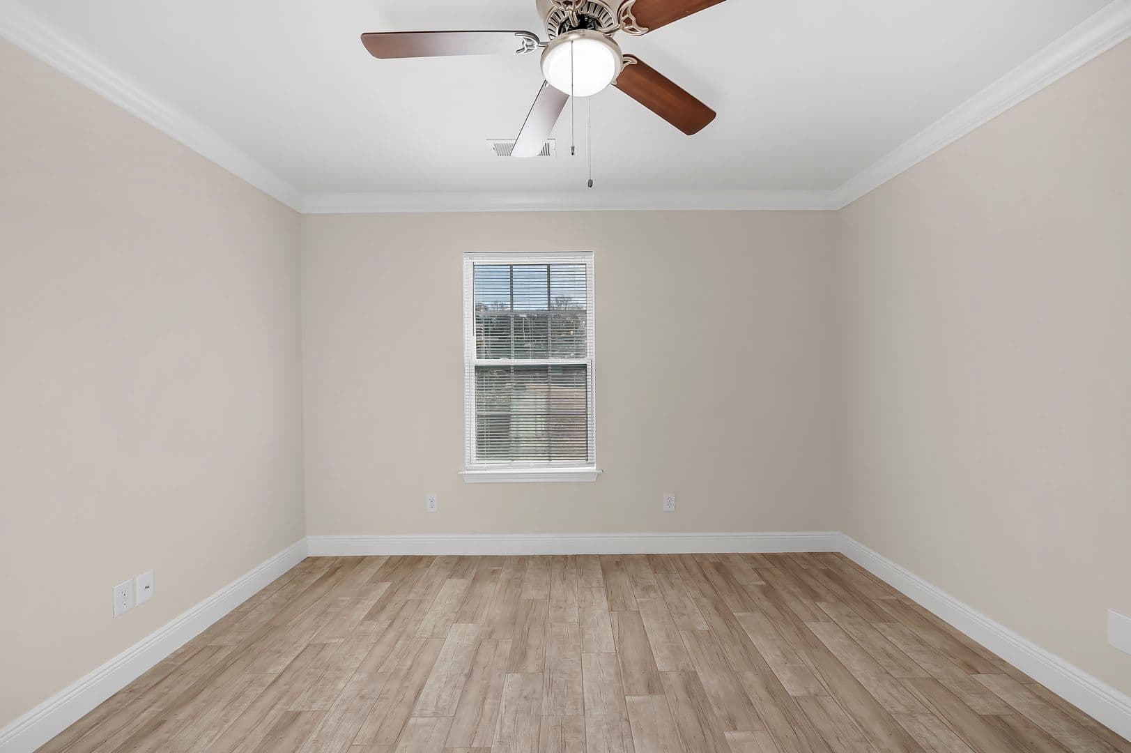 Robertsdale House: 22615 Mattingly Street