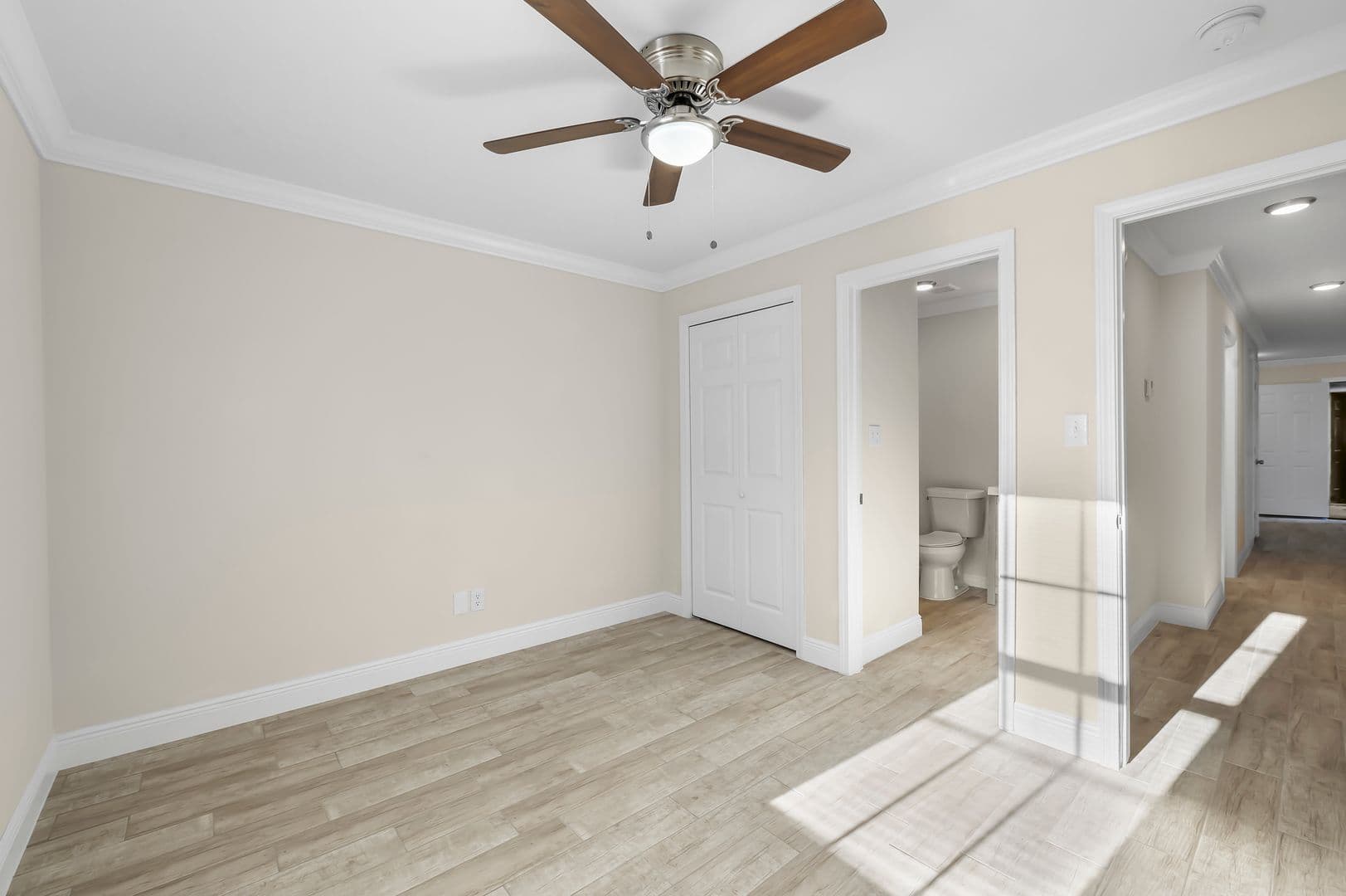 Robertsdale House: 22615 Mattingly Street