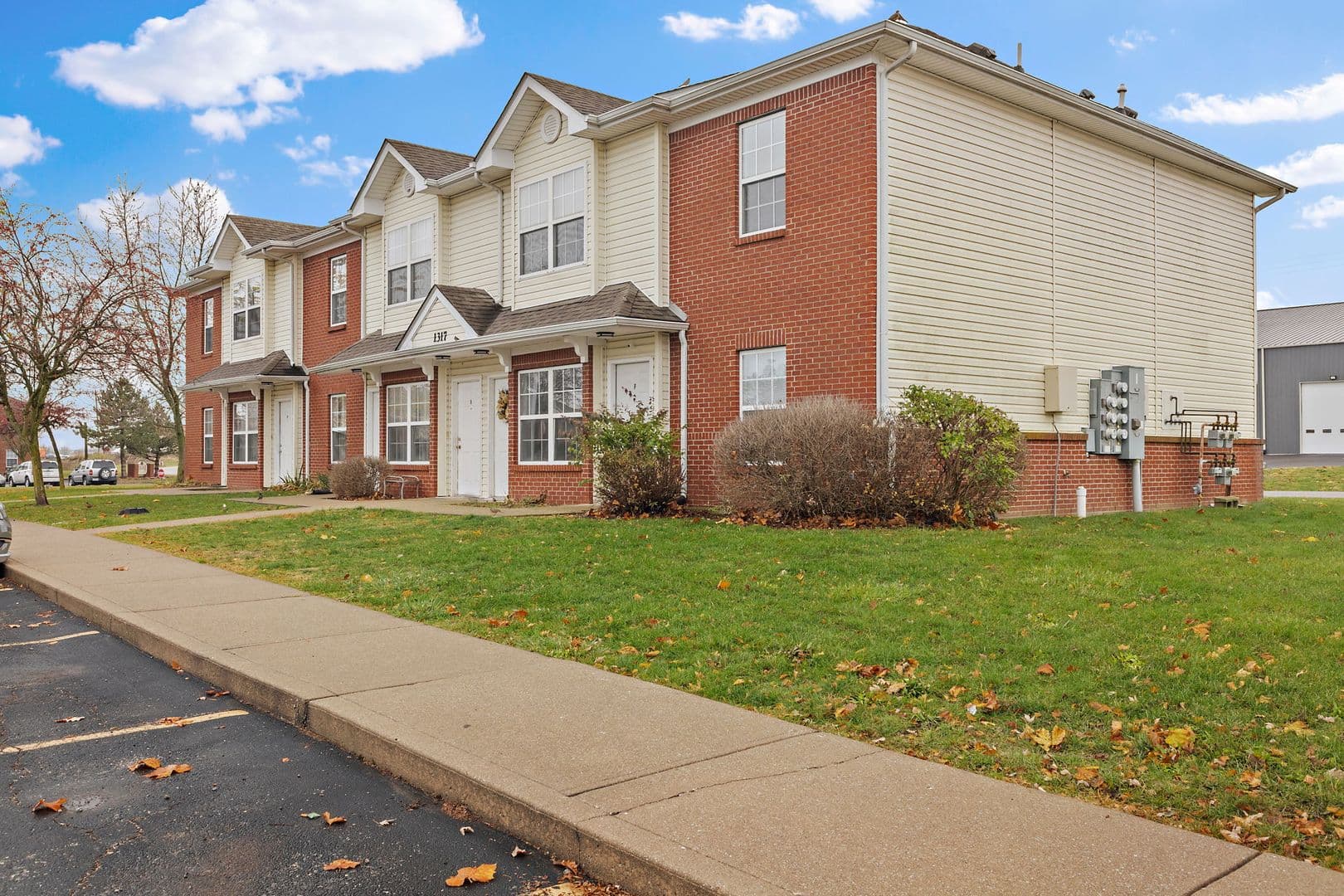 Greensburg House: 1308 E Liberty Circle