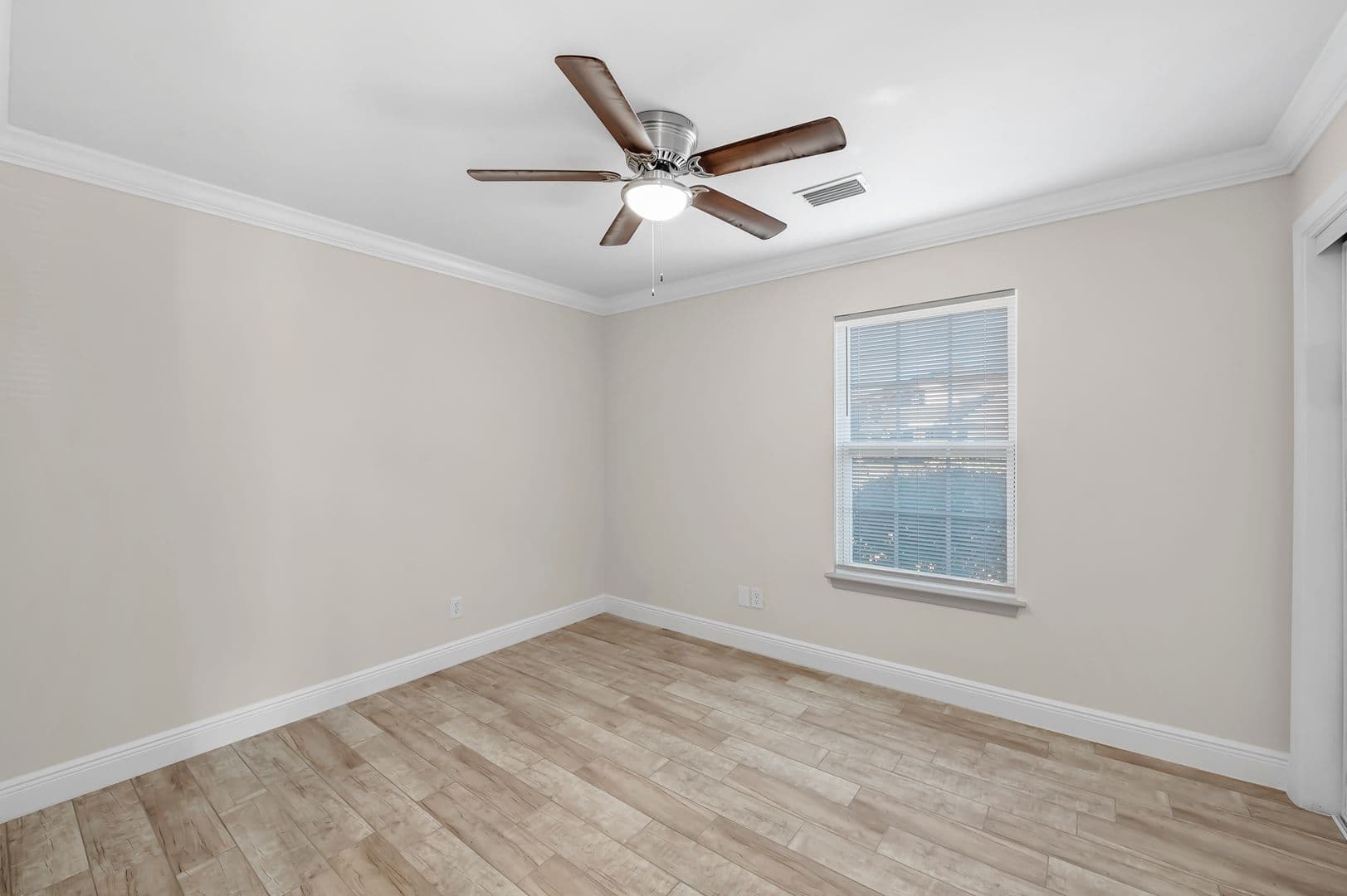 Robertsdale House: 22615 Mattingly Street