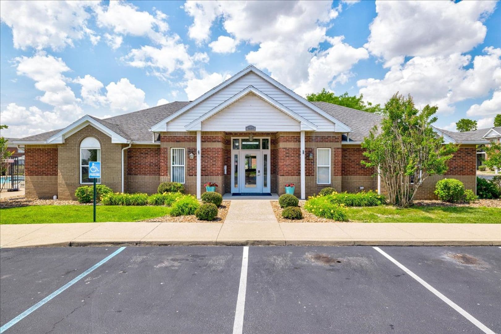 Evansville House: 7937 Circle Front Drive